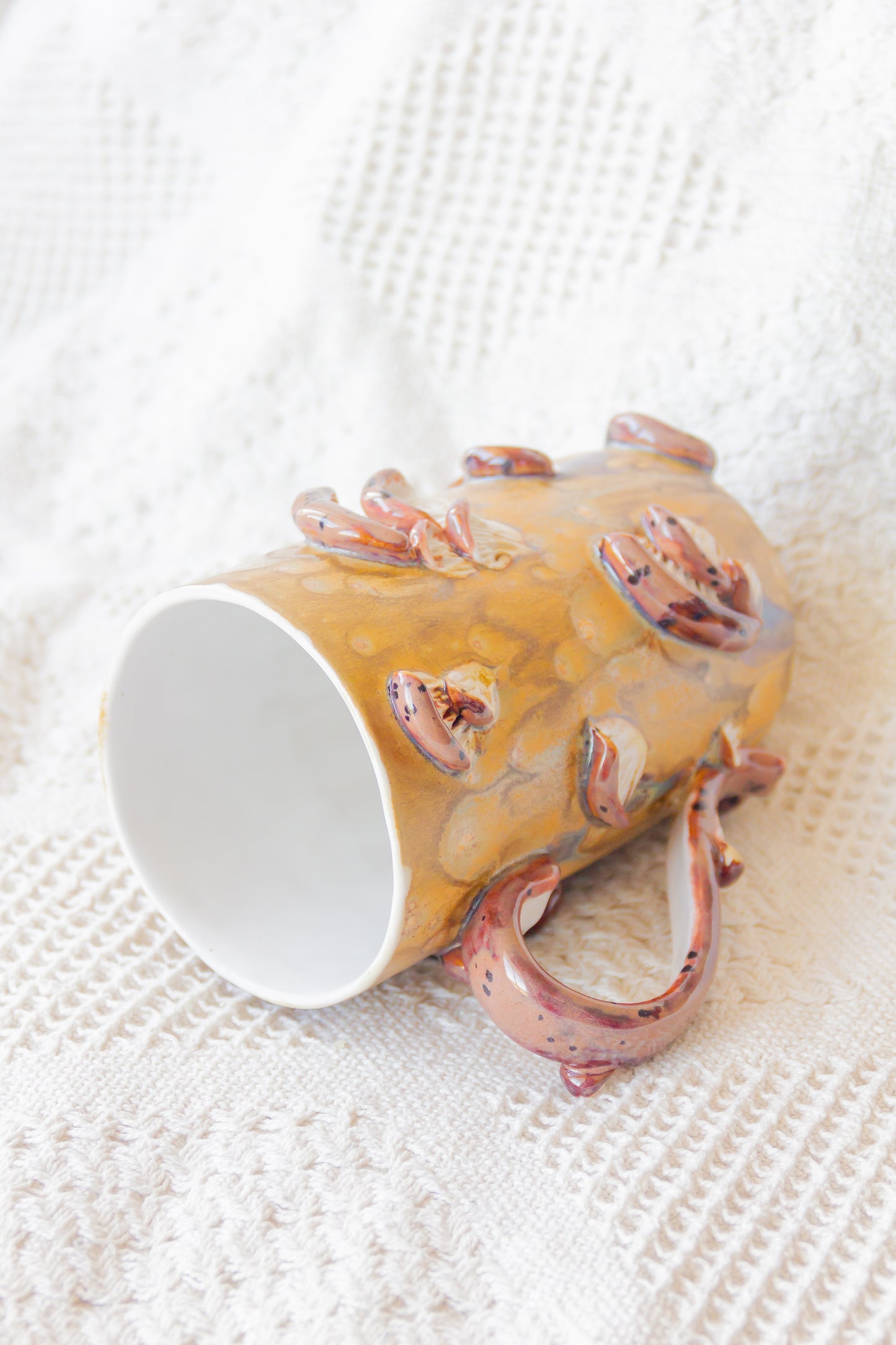 Kubek ceramiczny “Shrooms” beżowo-brązowy