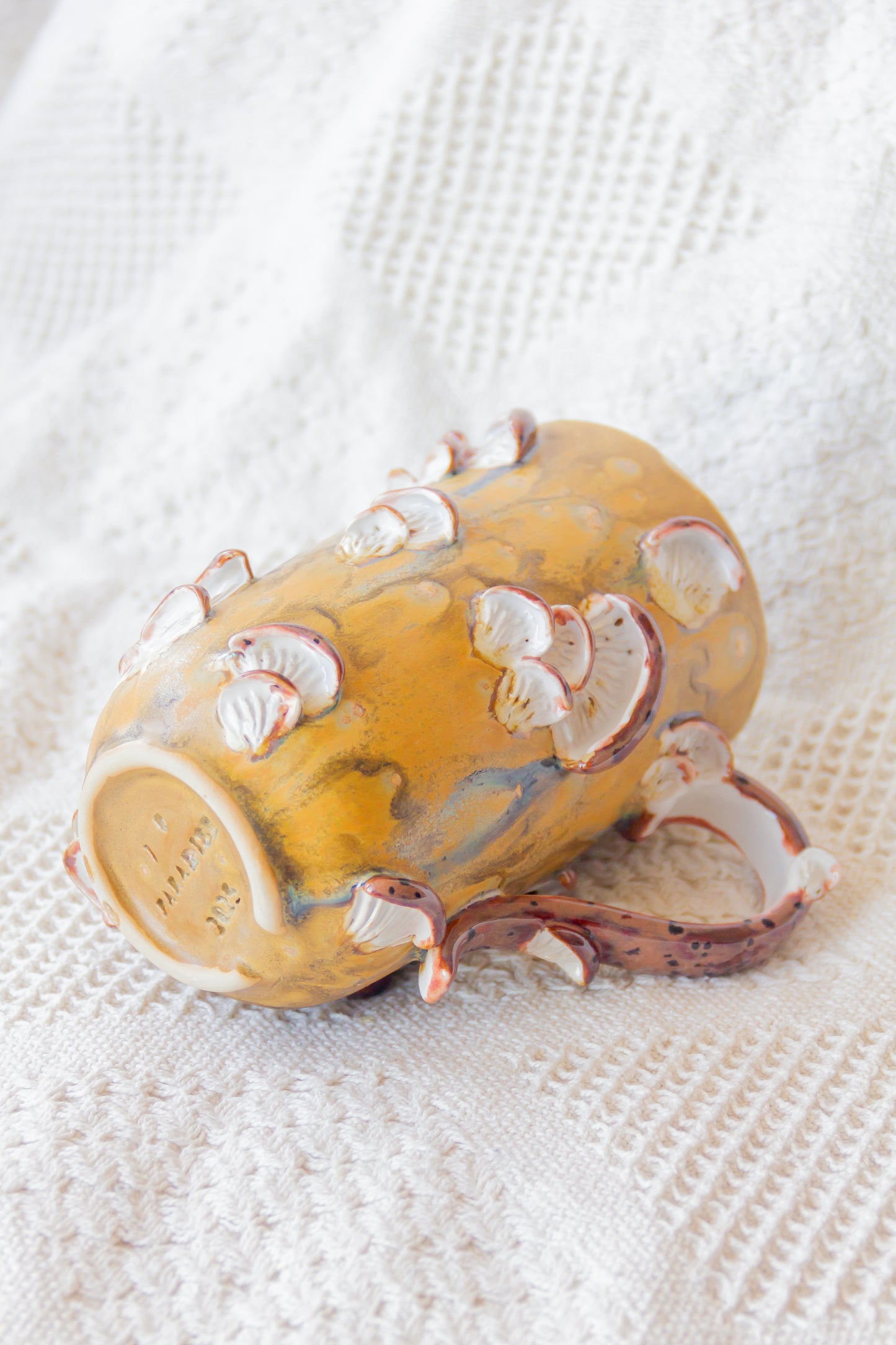 Kubek ceramiczny “Shrooms” beżowo-brązowy