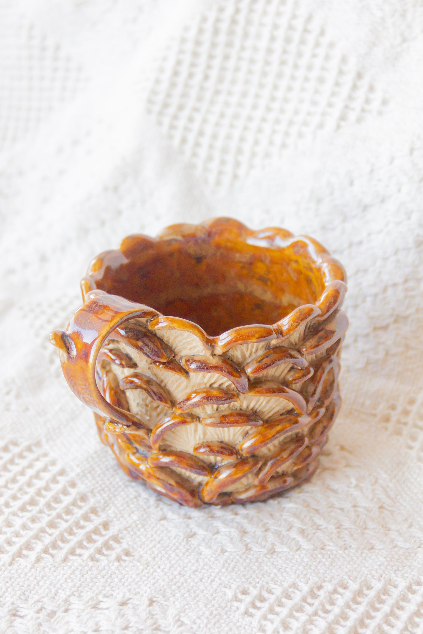 Kubek ceramiczny “Shrooms” beżowo-brązowy