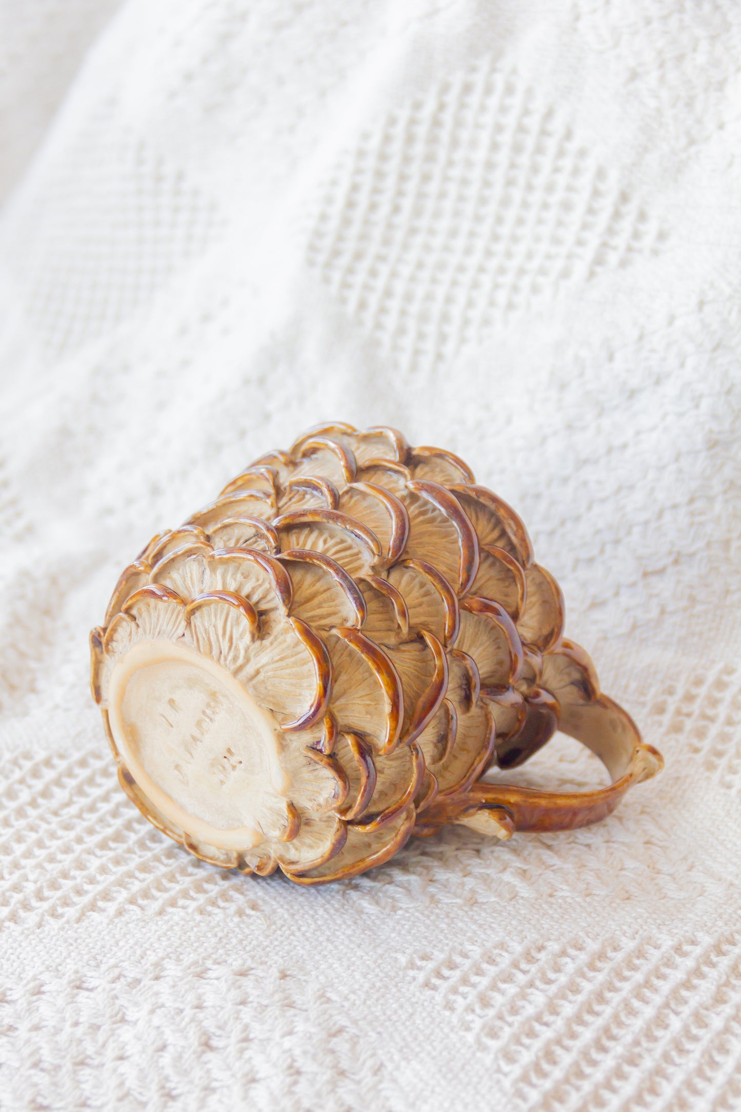 Kubek ceramiczny “Shrooms” beżowo-brązowy