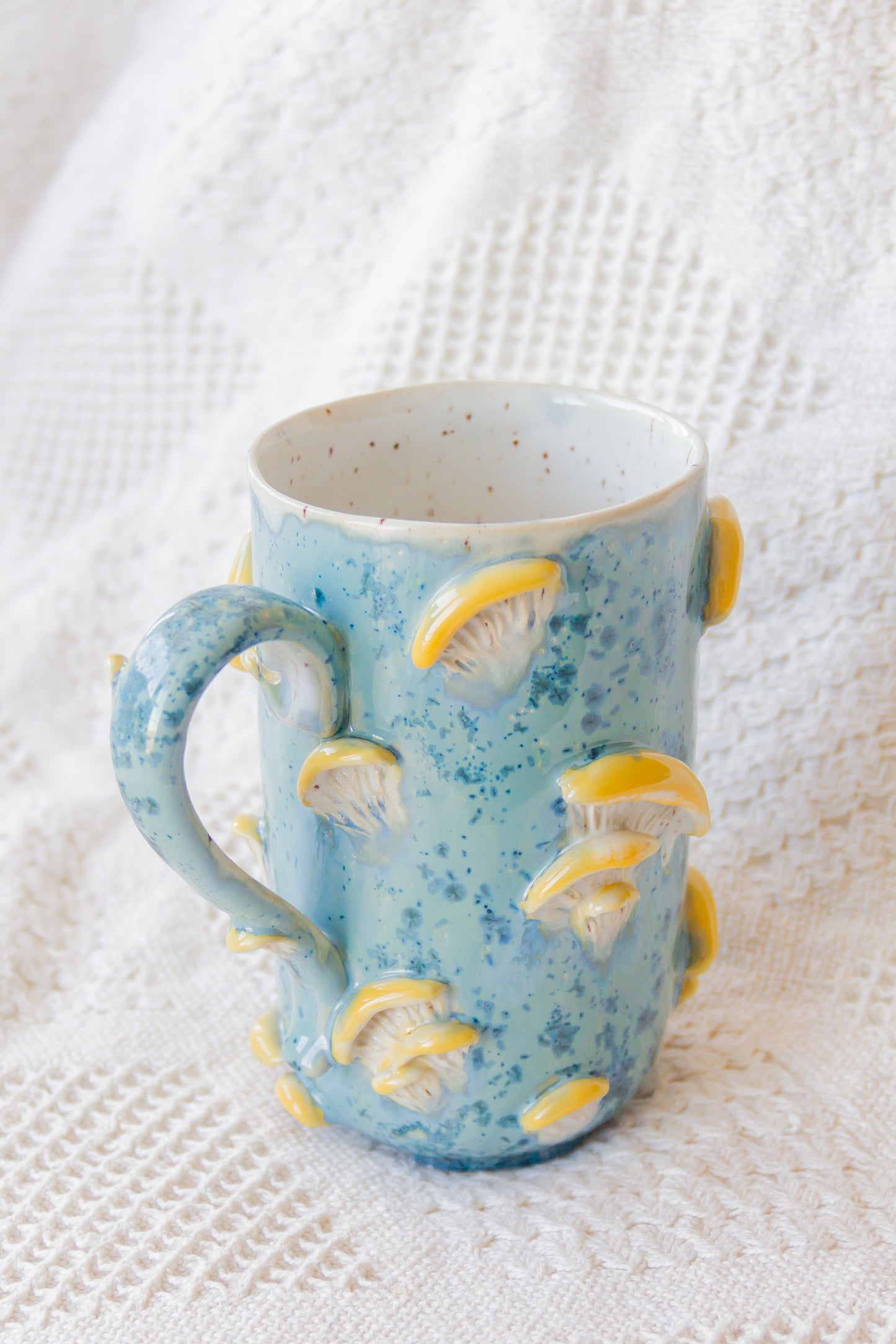 Kubek ceramiczny “Shrooms” żółto-niebieski