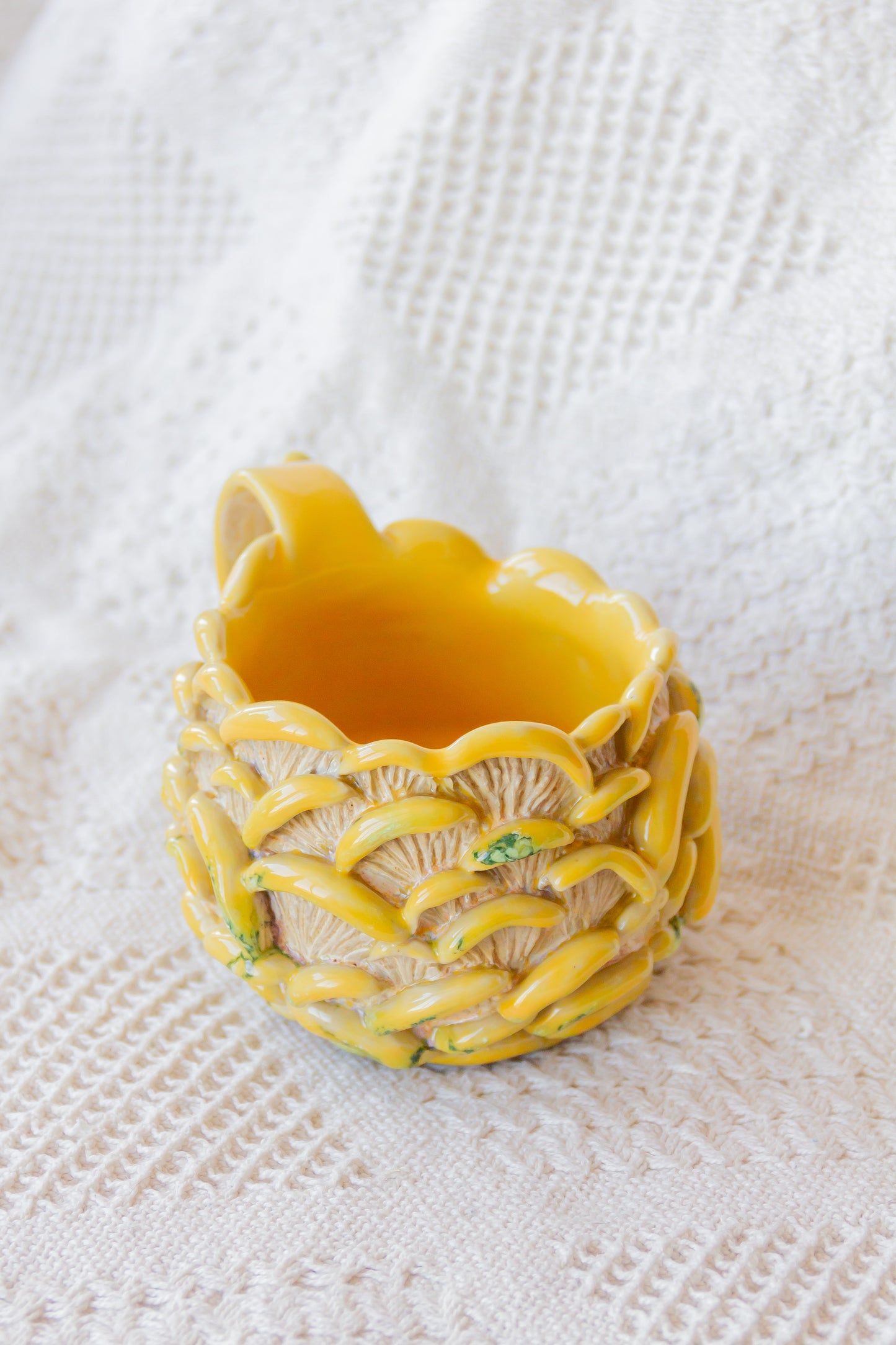 Kubek ceramiczny “Shrooms” zółto-beżowy