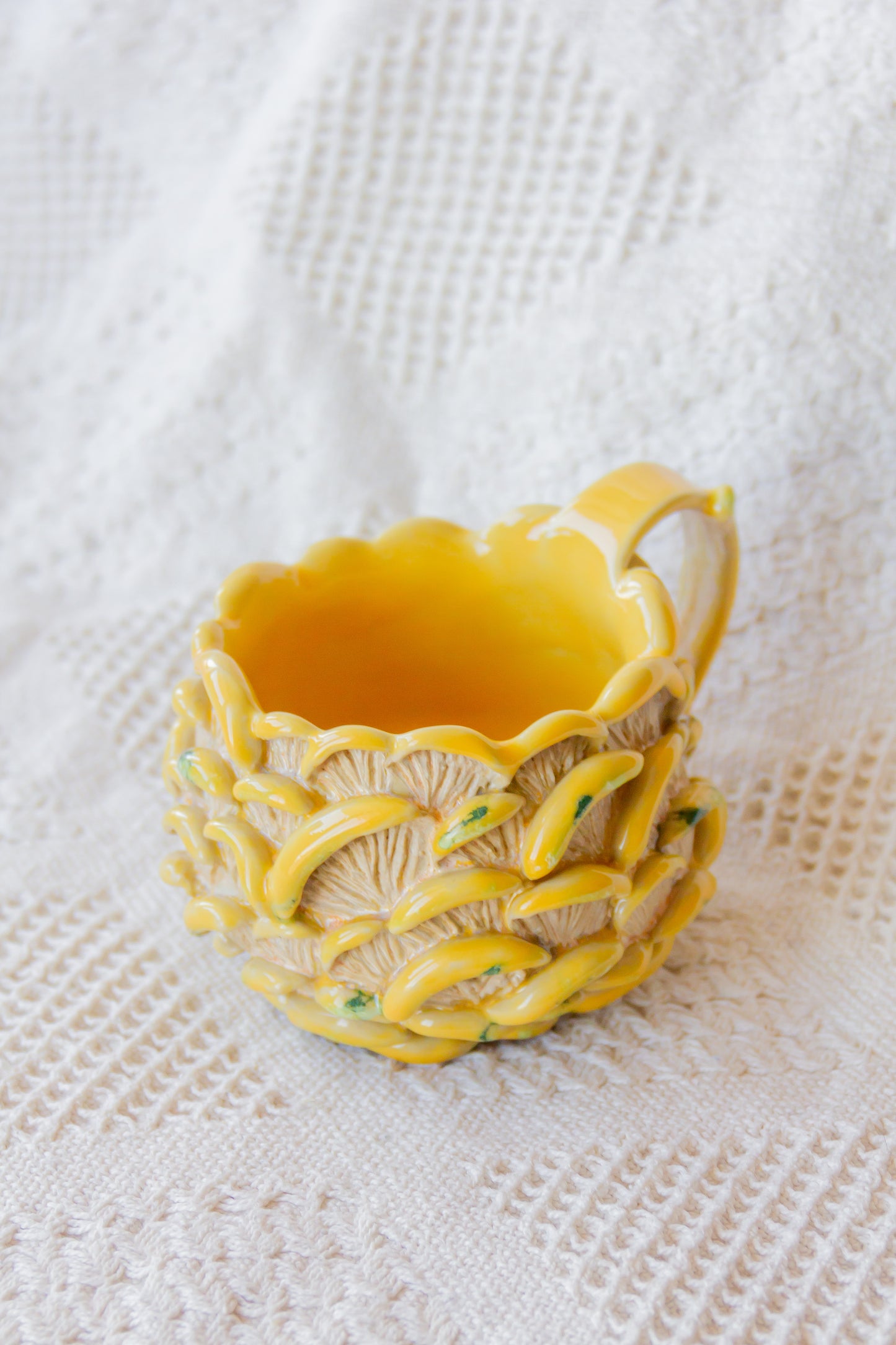 Kubek ceramiczny “Shrooms” zółto-beżowy