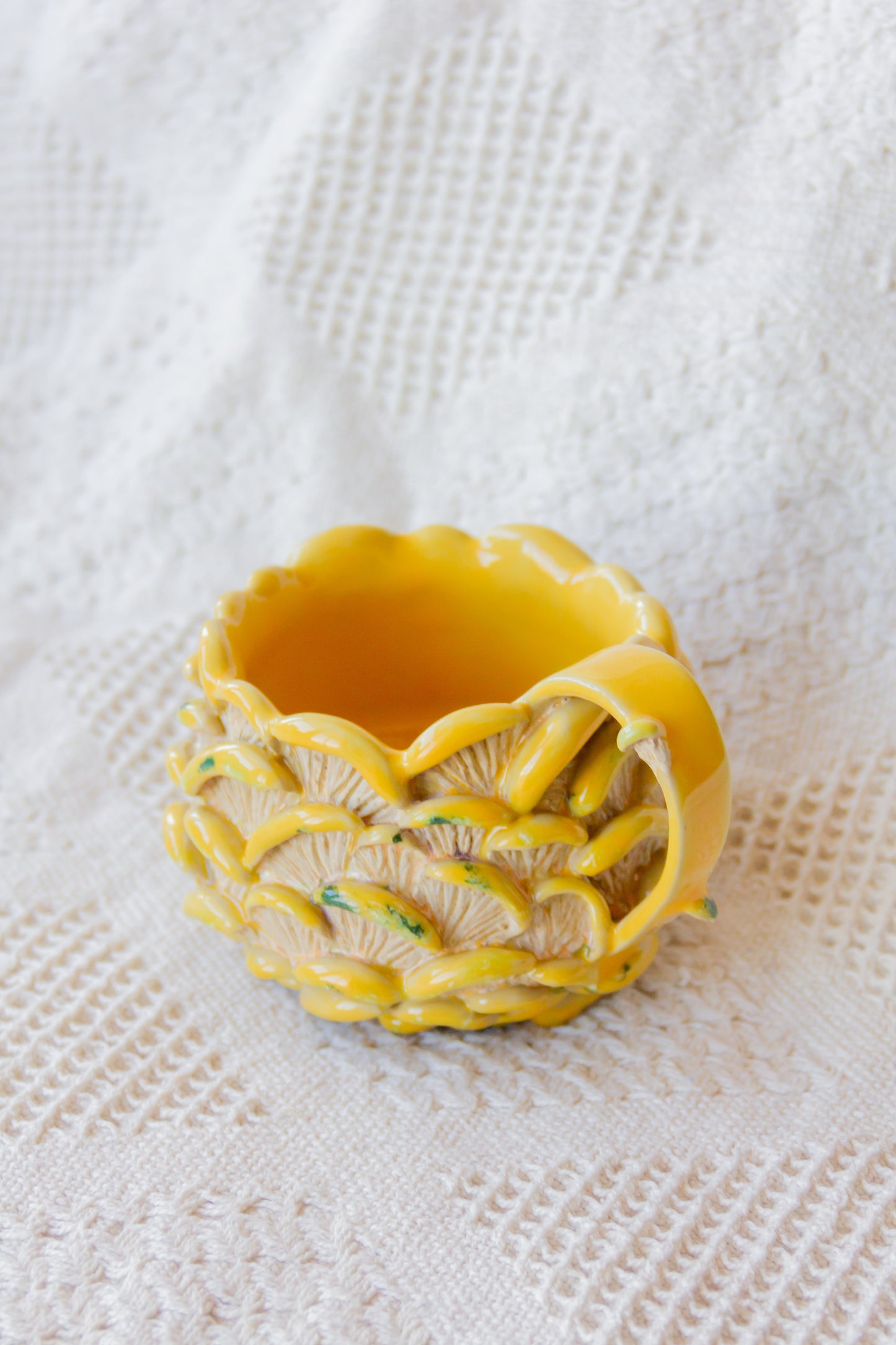 Kubek ceramiczny “Shrooms” zółto-beżowy