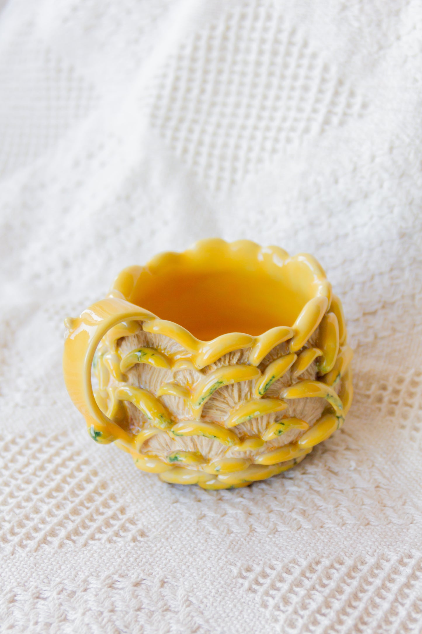 Kubek ceramiczny “Shrooms” zółto-beżowy