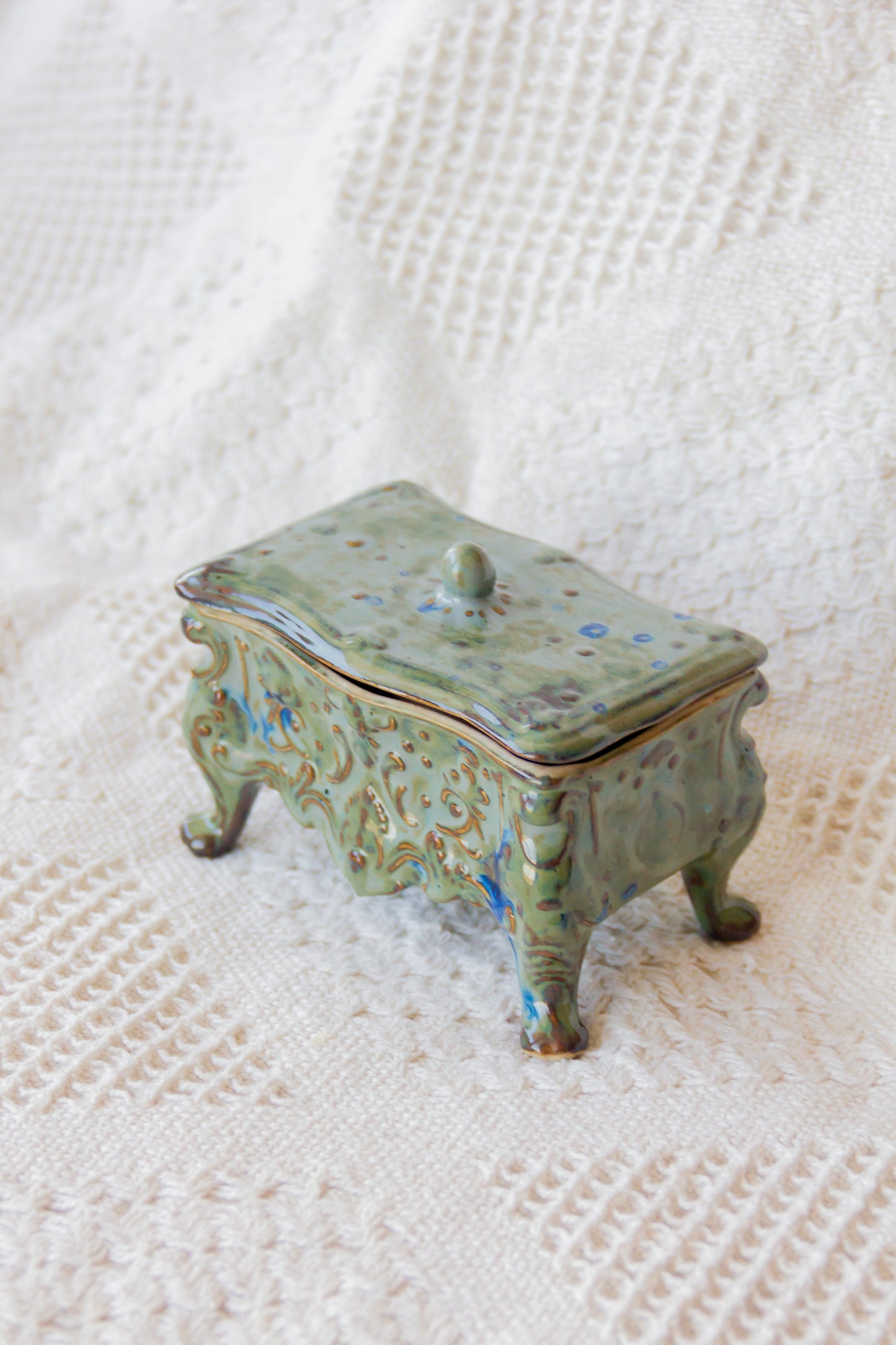 Szkatułka ceramiczna zielono-beżowa