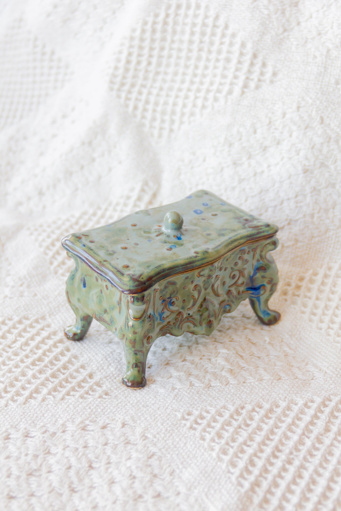 Szkatułka ceramiczna zielono-beżowa