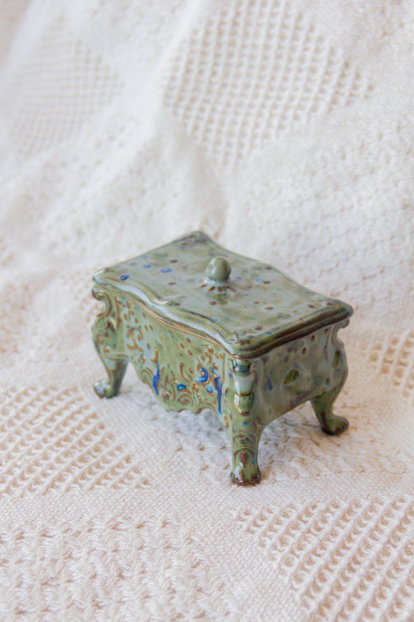 Szkatułka ceramiczna zielono-beżowa