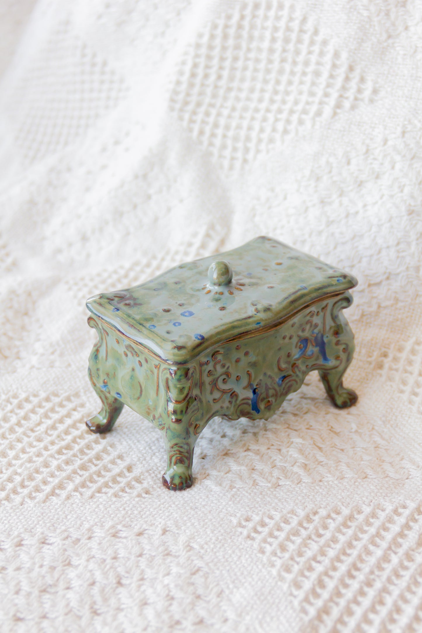 Szkatułka ceramiczna zielono-beżowa