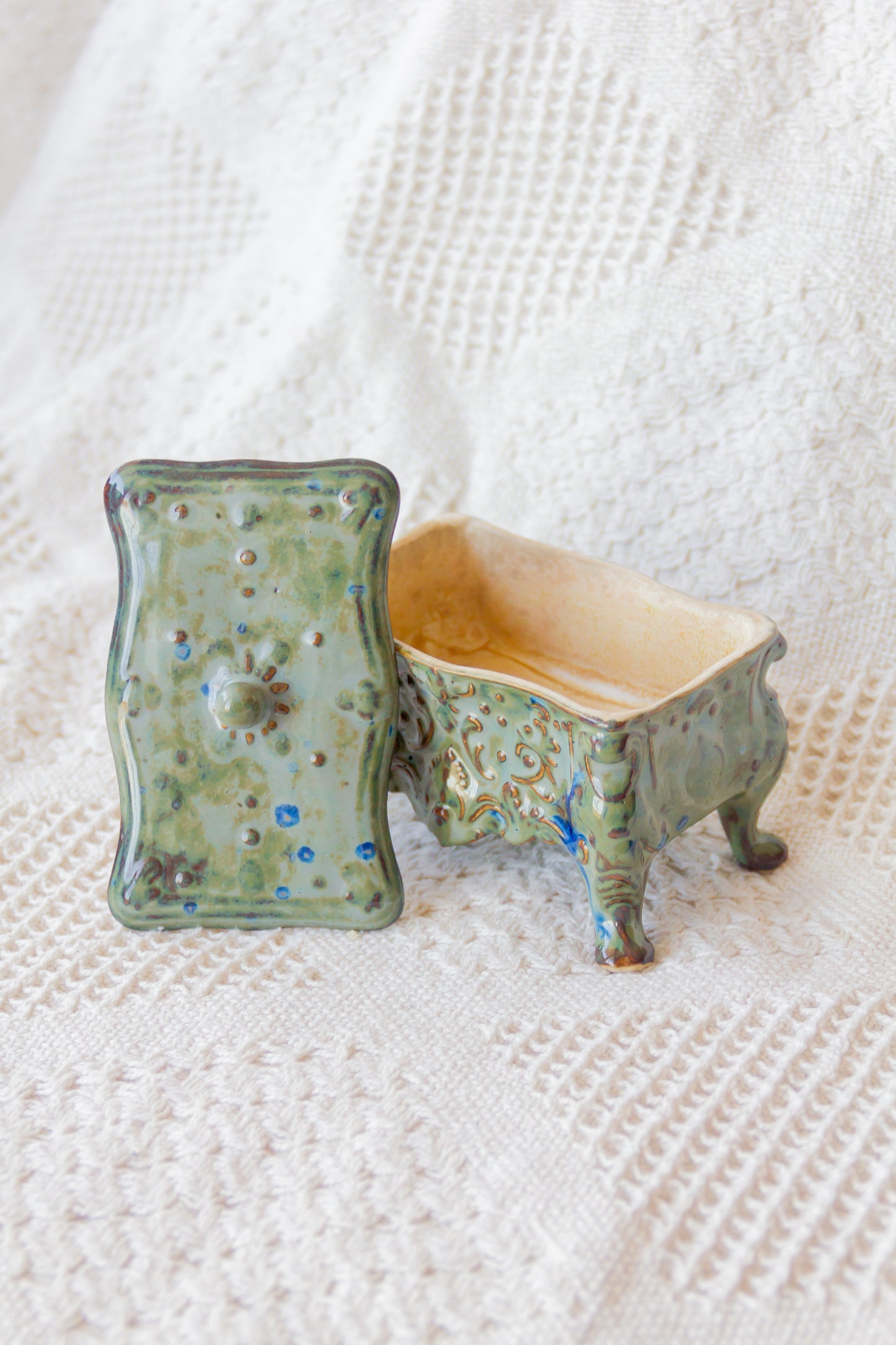 Szkatułka ceramiczna zielono-beżowa