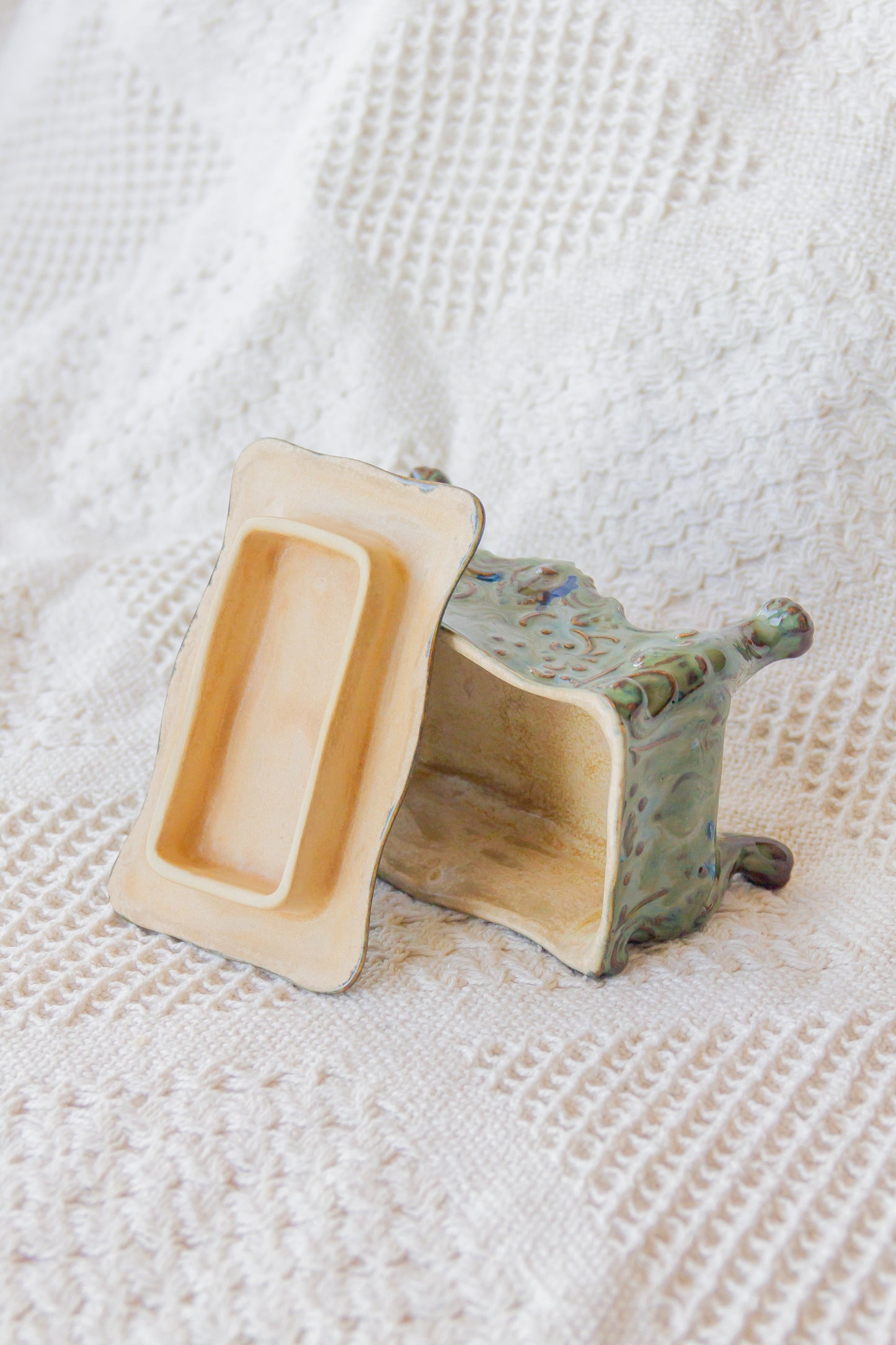 Szkatułka ceramiczna zielono-beżowa