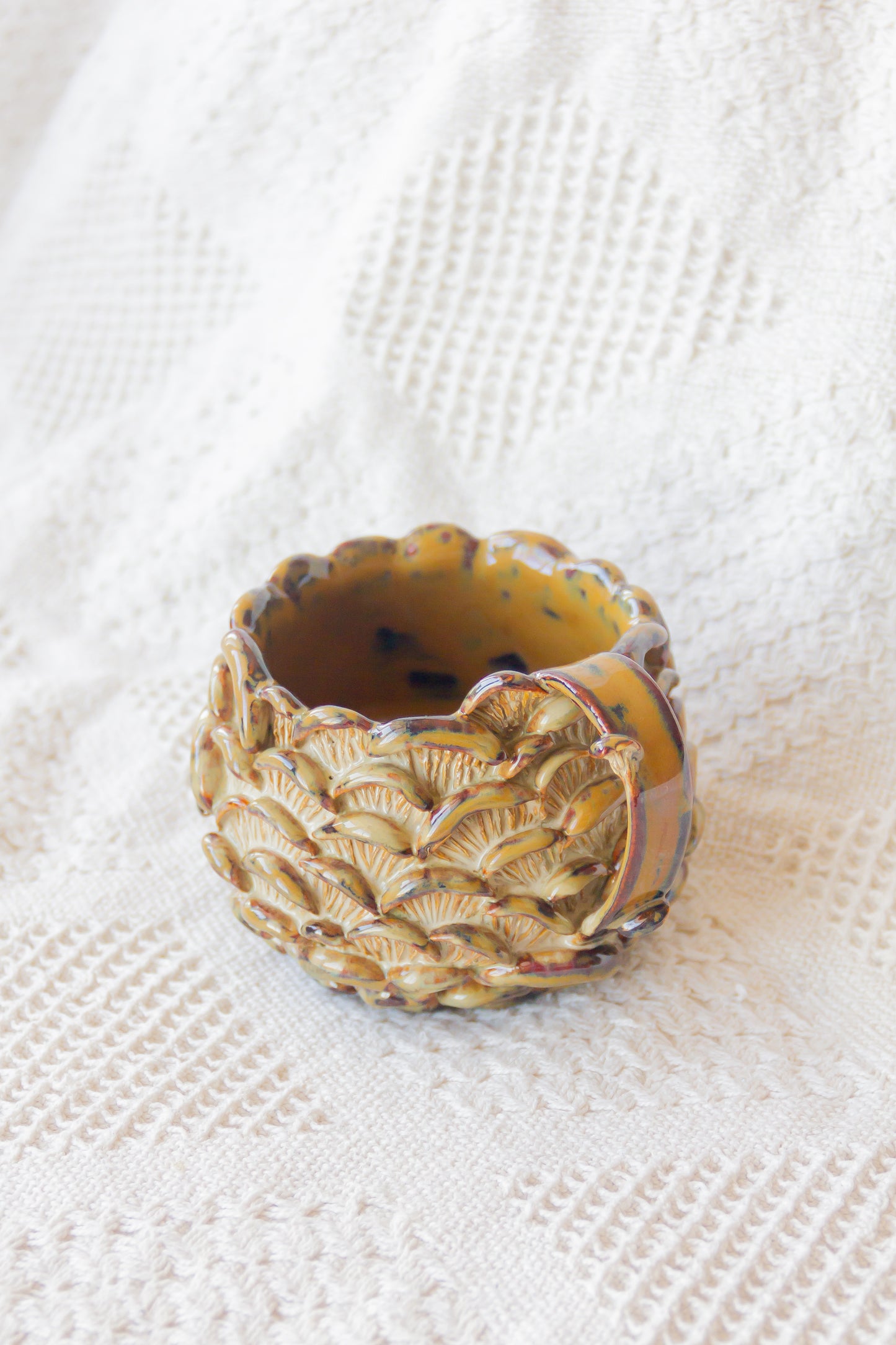 Kubek ceramiczny “Shrooms” beżowo-brązowy