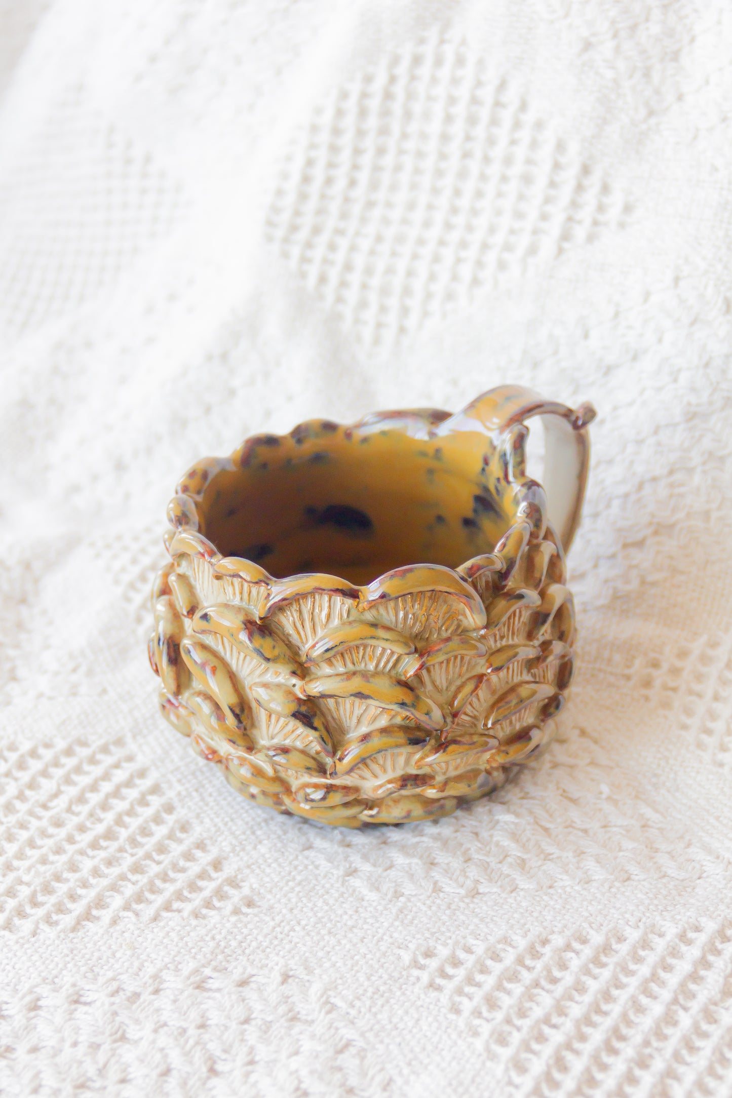 Kubek ceramiczny “Shrooms” beżowo-brązowy