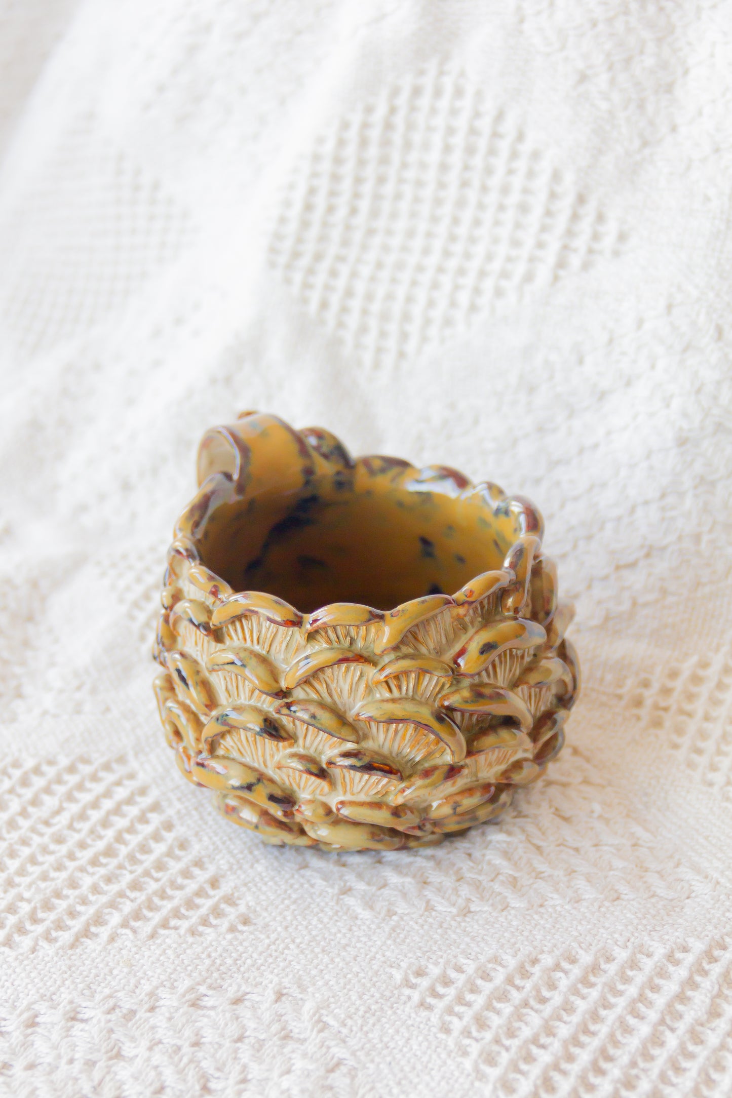 Kubek ceramiczny “Shrooms” beżowo-brązowy