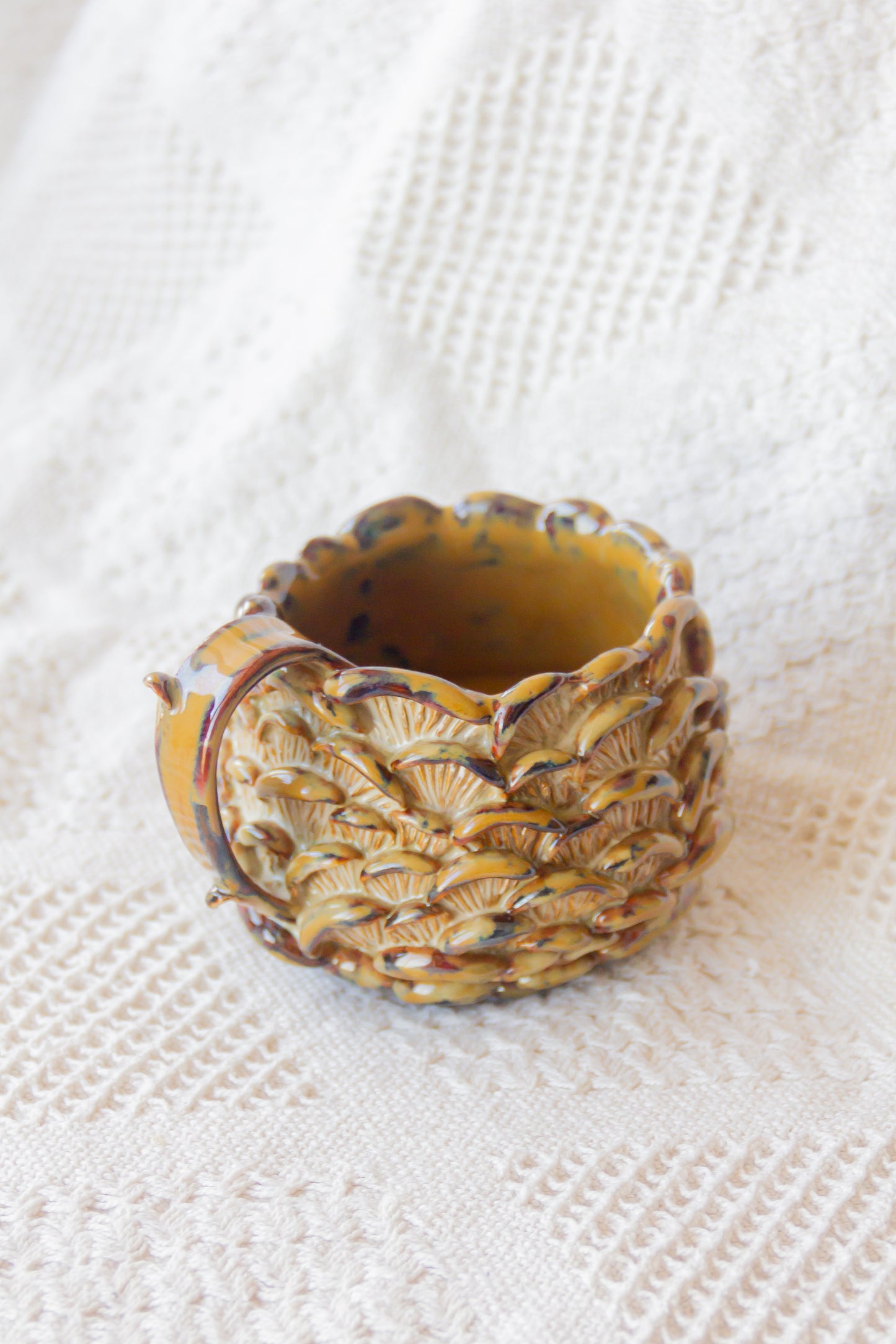 Kubek ceramiczny “Shrooms” beżowo-brązowy