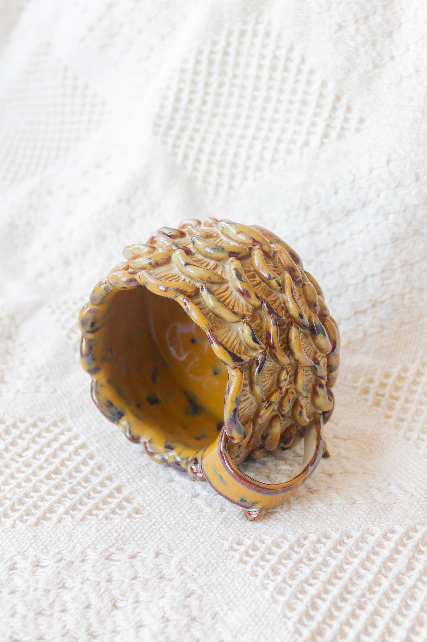 Kubek ceramiczny “Shrooms” beżowo-brązowy