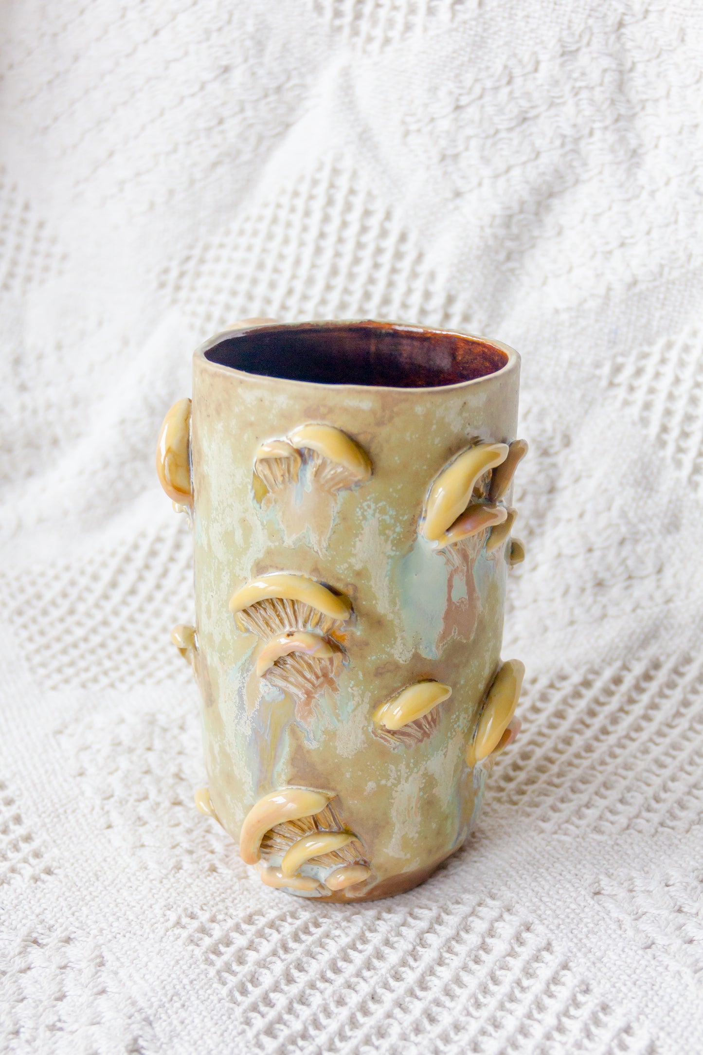 Kubek ceramiczny “Shrooms” beżowo-brązowy