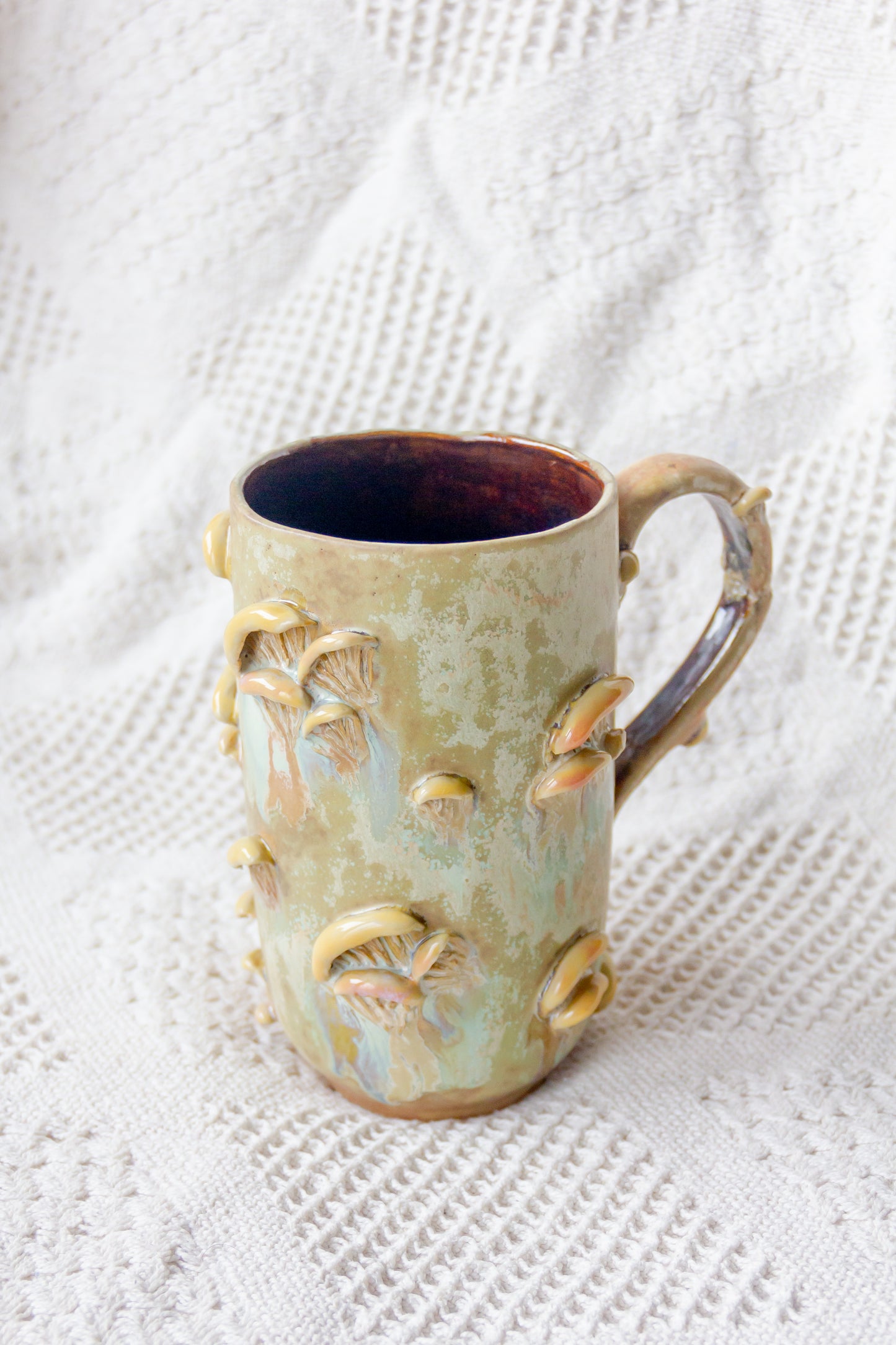 Kubek ceramiczny “Shrooms” beżowo-brązowy