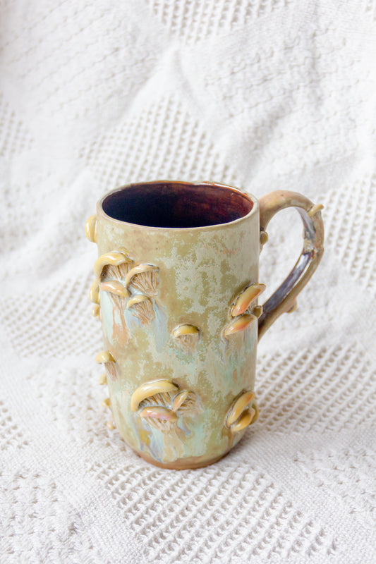 Kubek ceramiczny “Shrooms” beżowo-brązowy