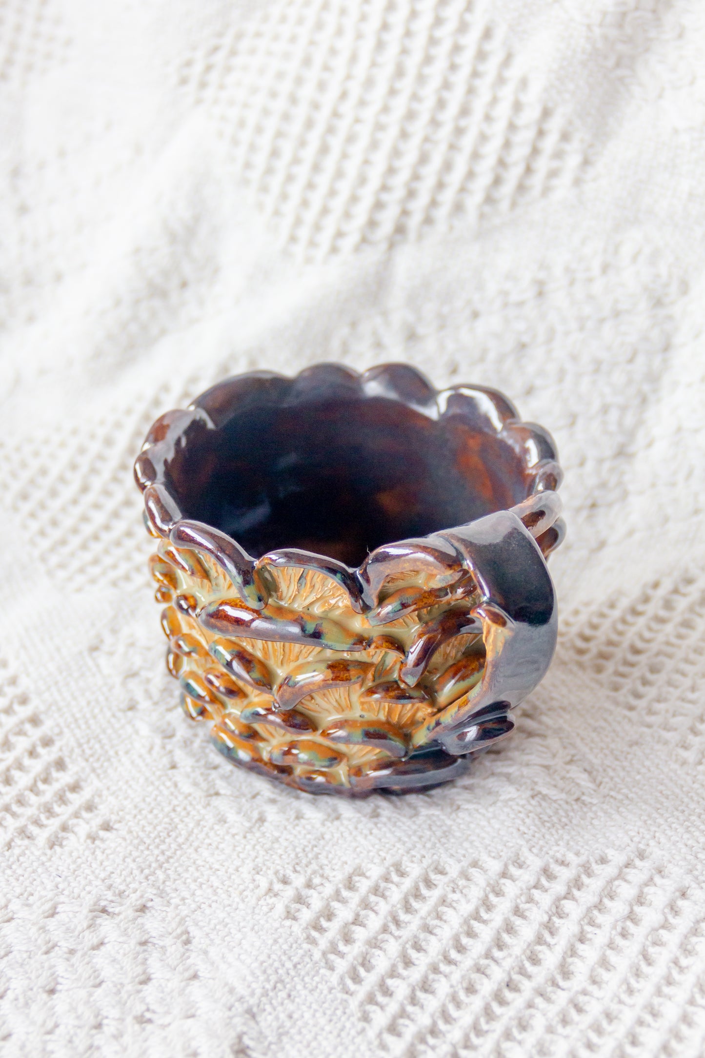 Kubek ceramiczny “Shrooms” beżowo-brązowy