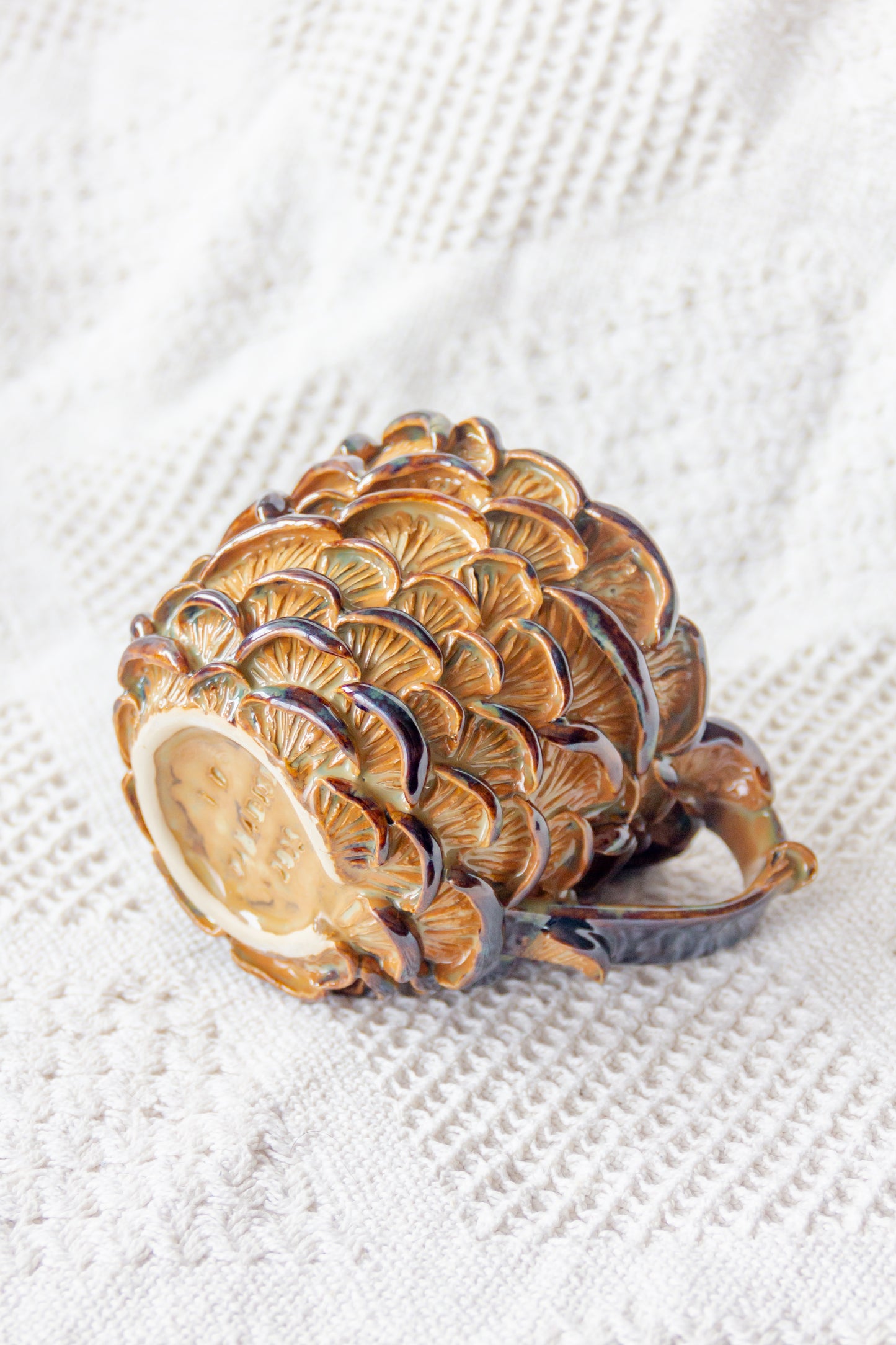 Kubek ceramiczny “Shrooms” beżowo-brązowy