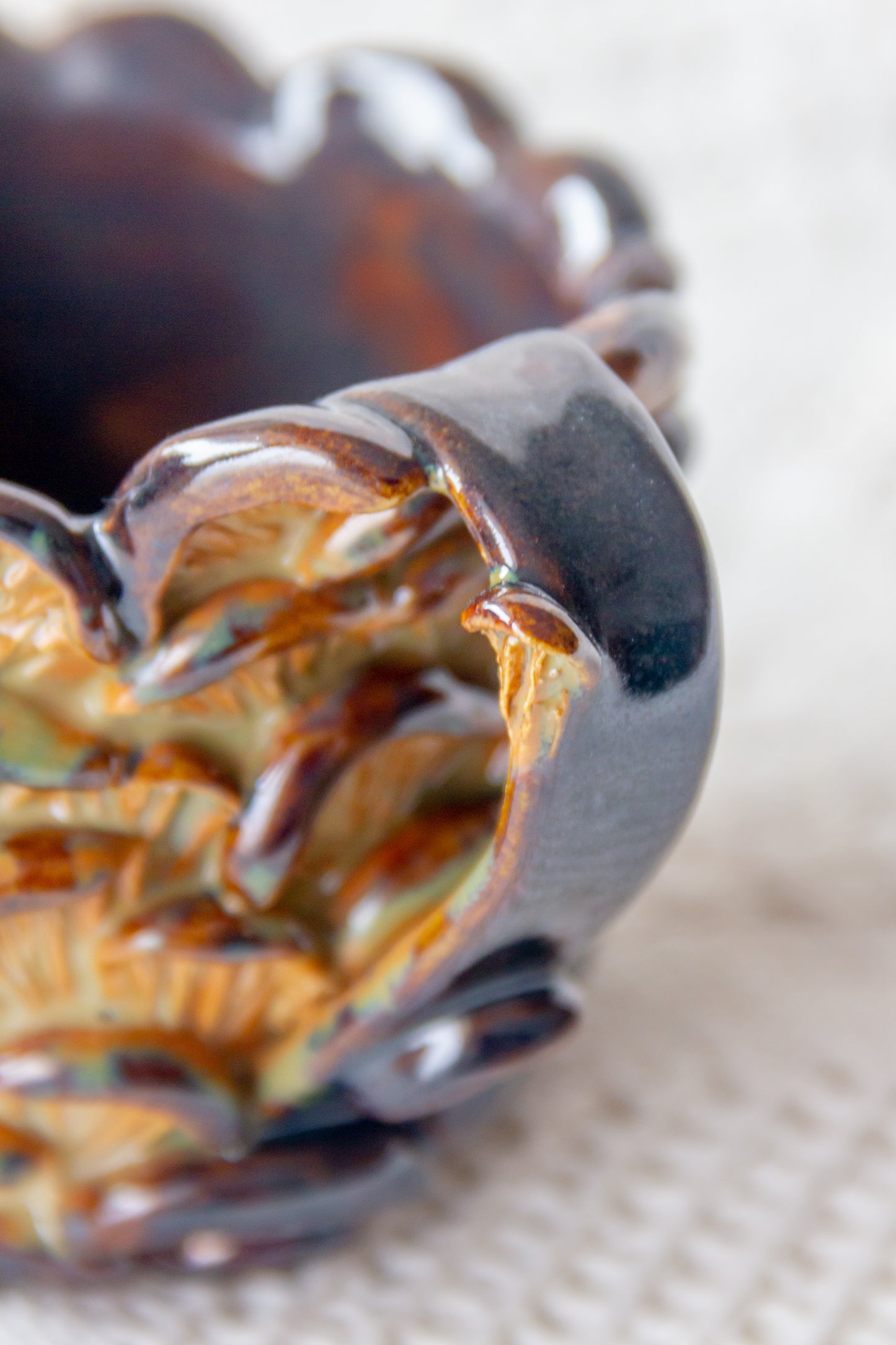 Kubek ceramiczny “Shrooms” beżowo-brązowy