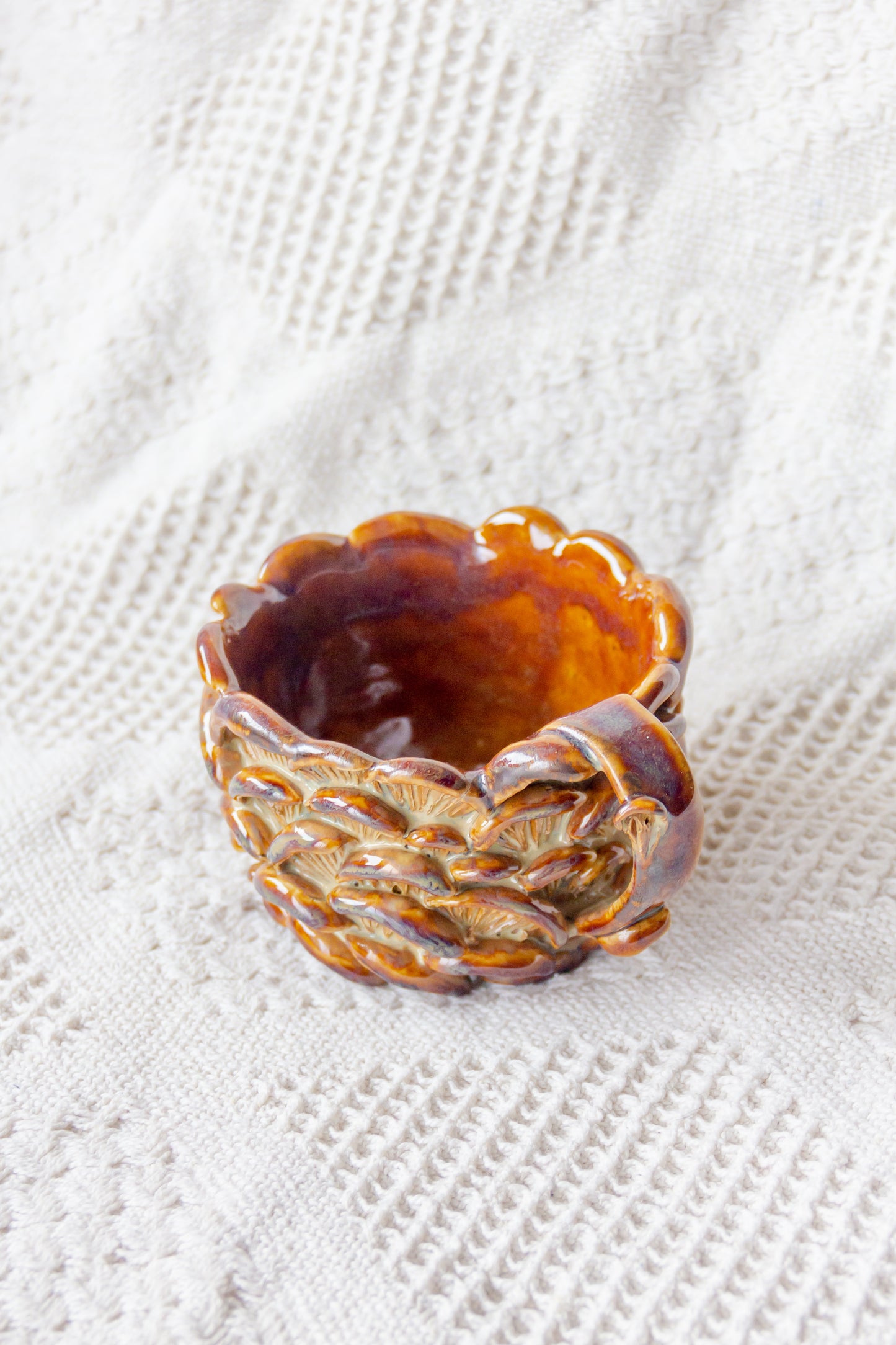 Kubek ceramiczny “Shrooms” beżowo-brązowy