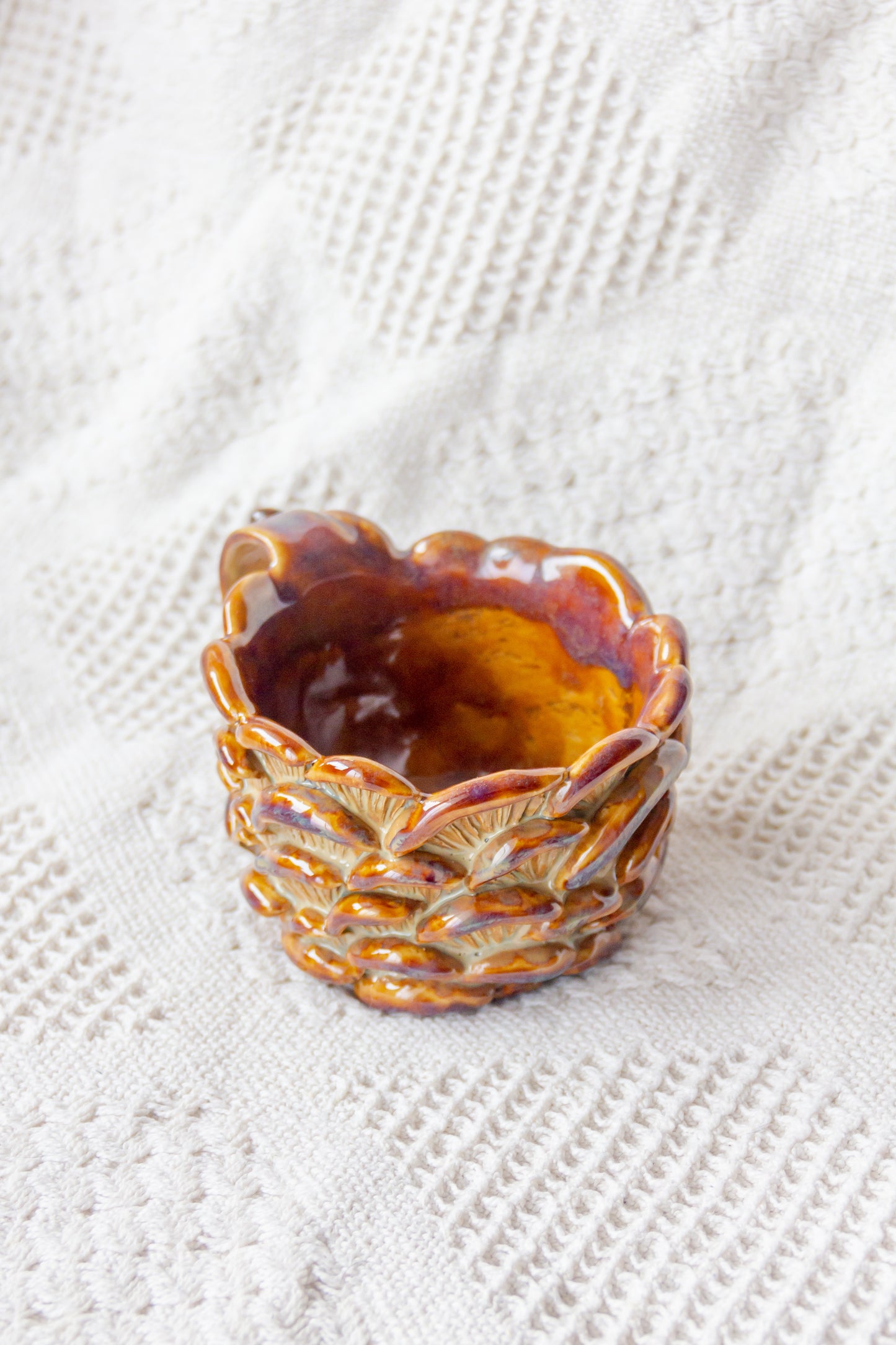 Kubek ceramiczny “Shrooms” beżowo-brązowy