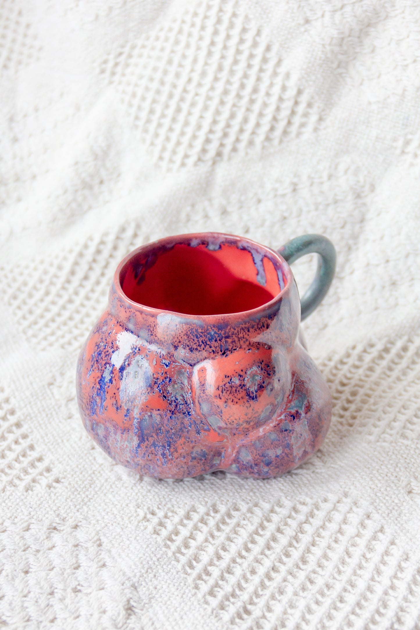 Kubek ceramiczny “Bubbles 3” fioletowo-malinowy