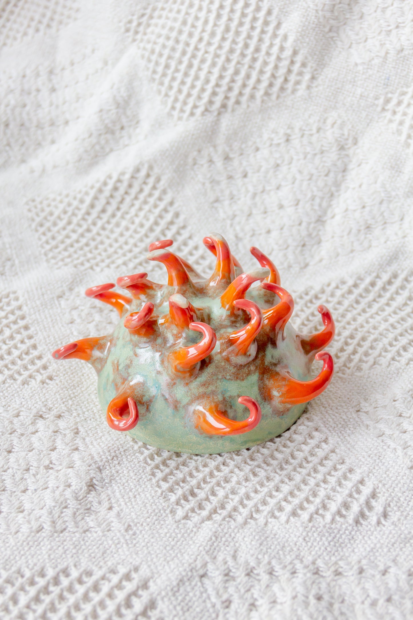 Miska ceramiczna “Opuncja” piaskowo-malinowa