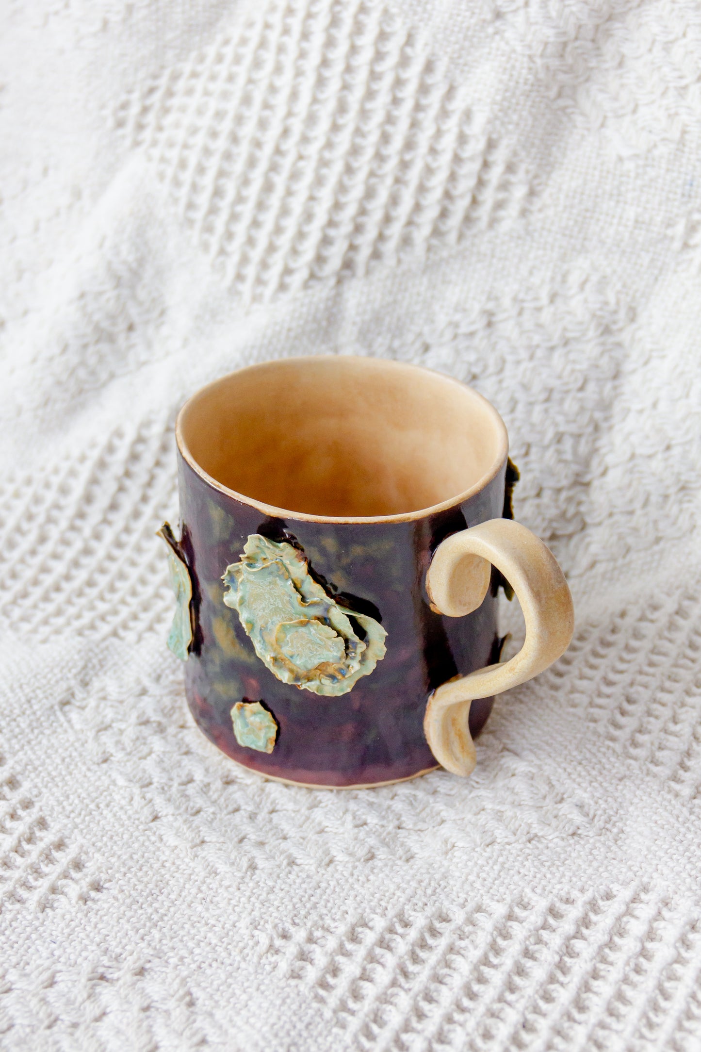 Kubek ceramiczny brązowo-piaskowy