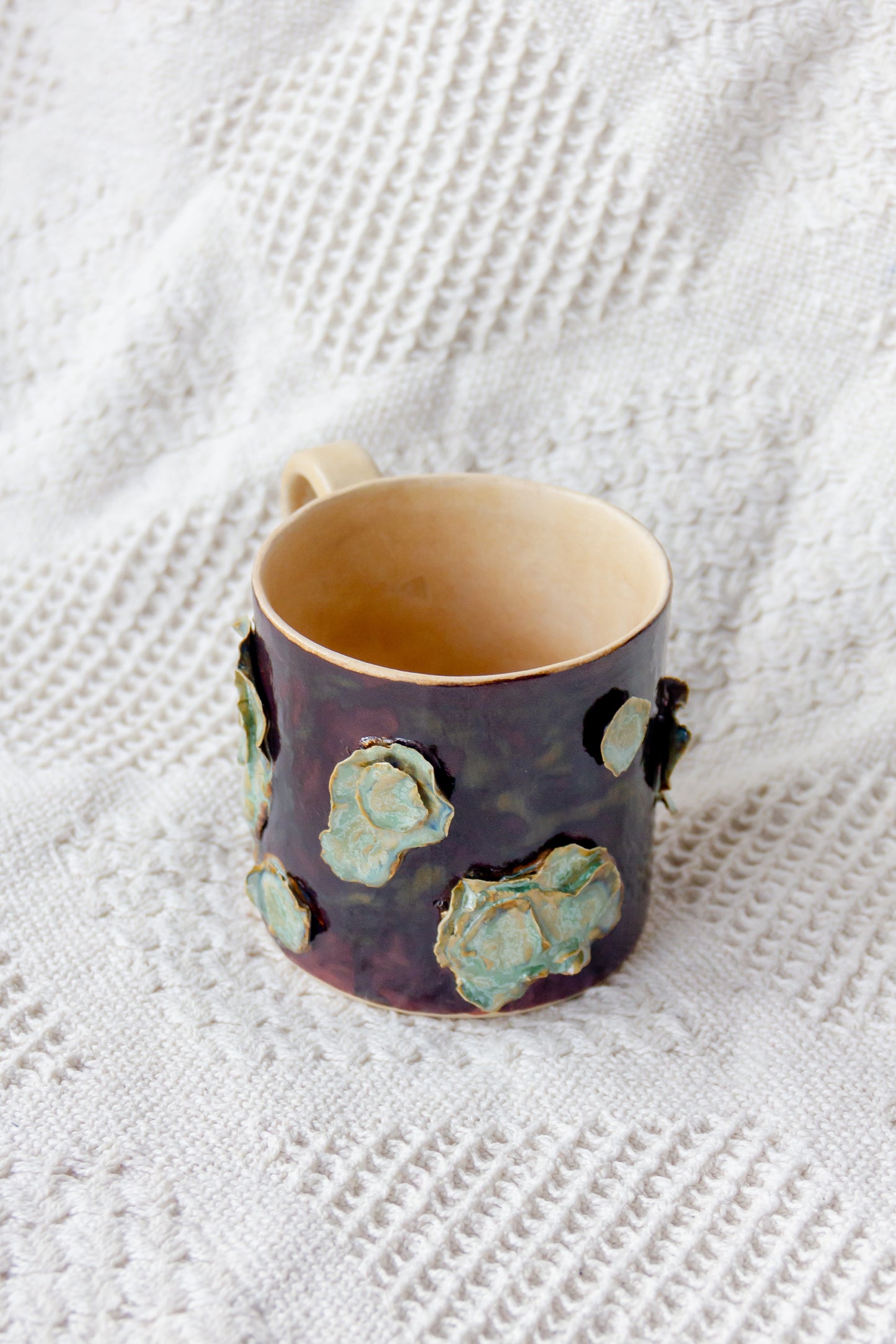 Kubek ceramiczny brązowo-piaskowy