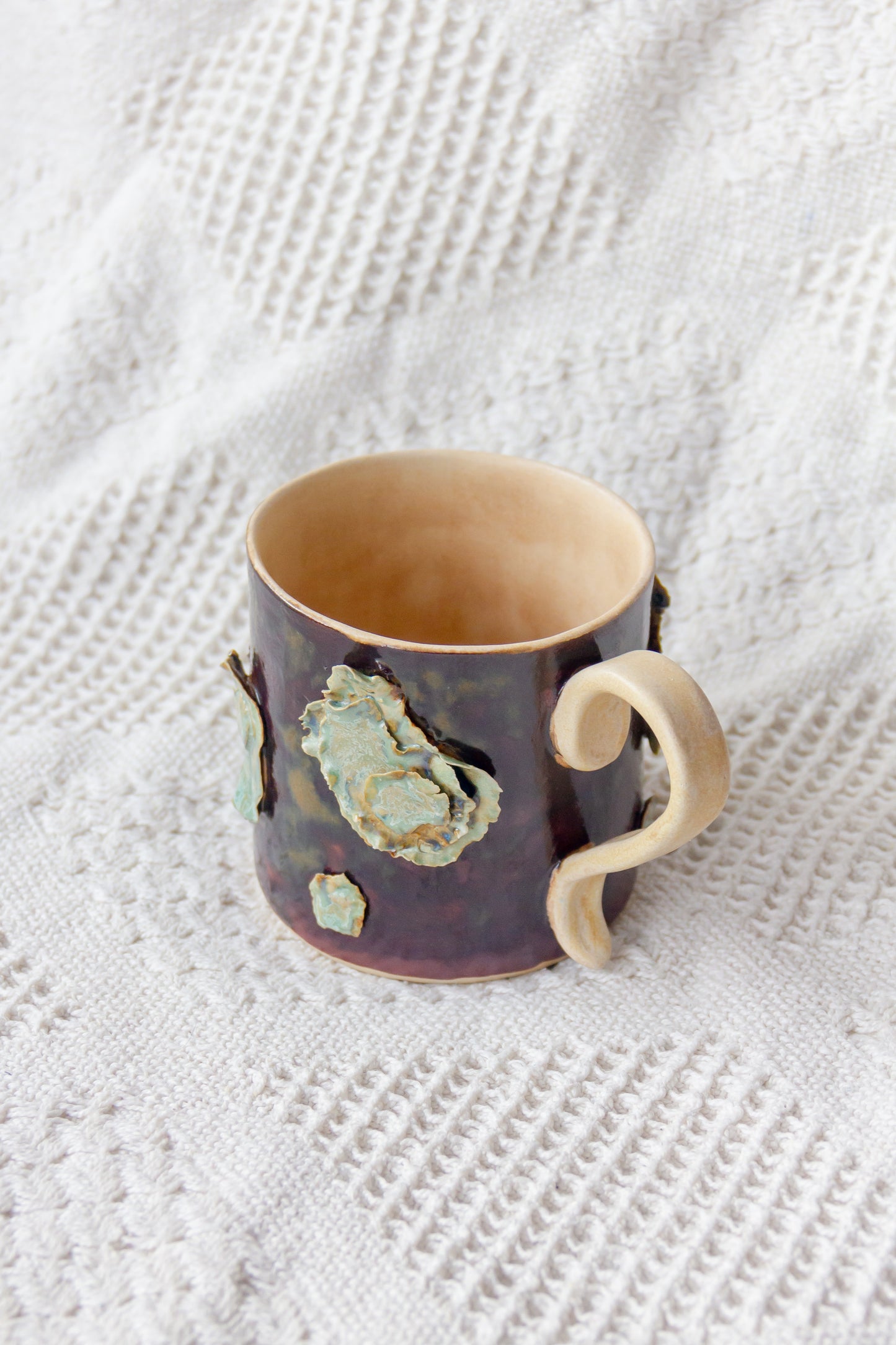 Kubek ceramiczny brązowo-piaskowy