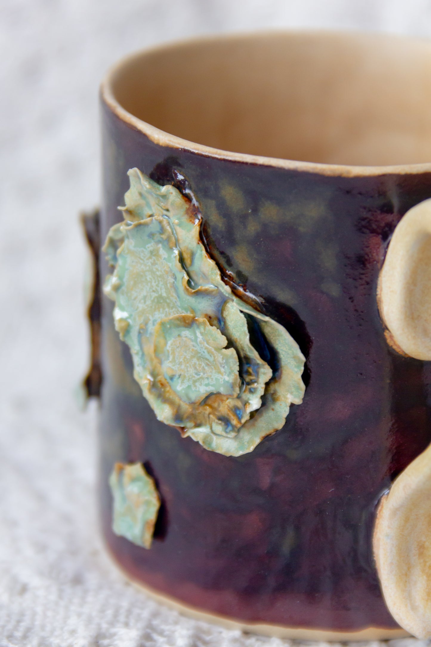 Kubek ceramiczny brązowo-piaskowy