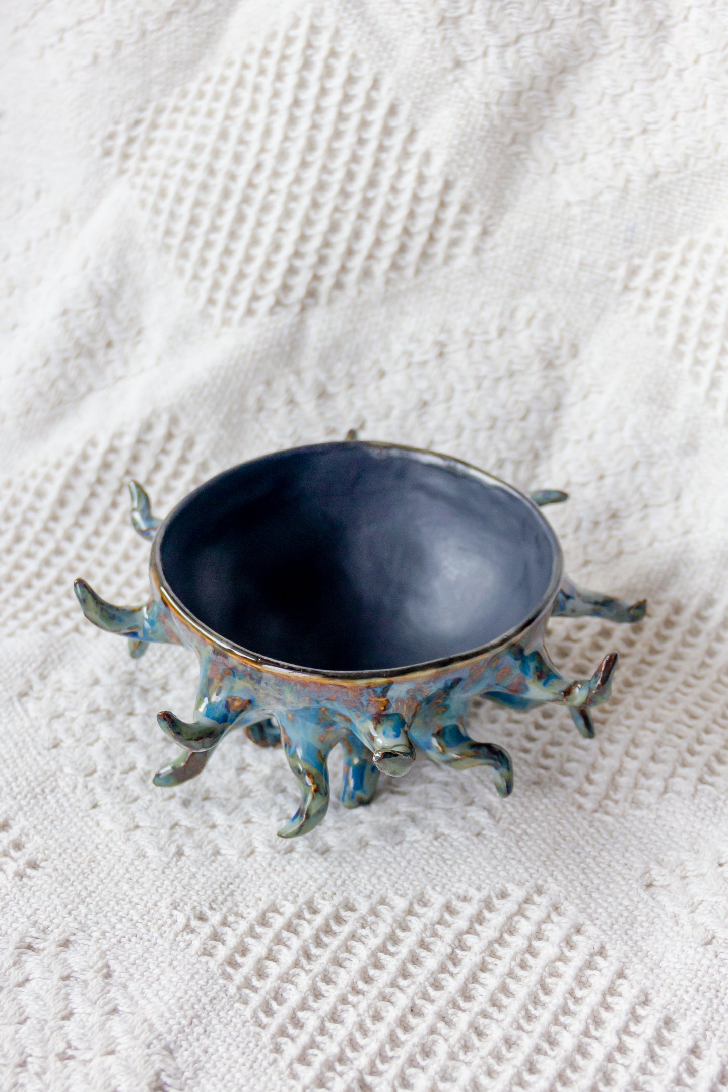 Miska ceramiczna “Macki” czarno-zielona