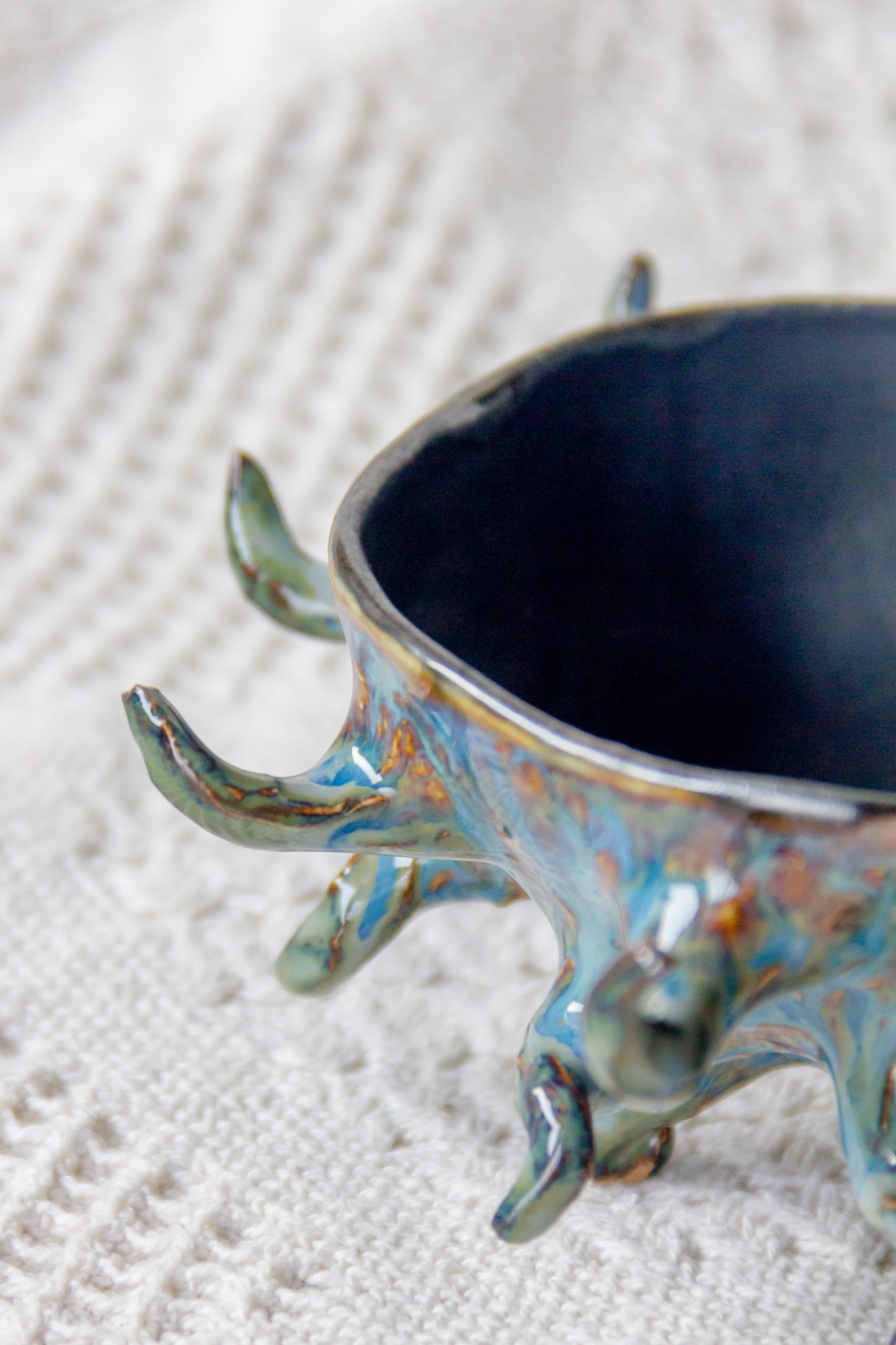 Miska ceramiczna “Macki” czarno-zielona