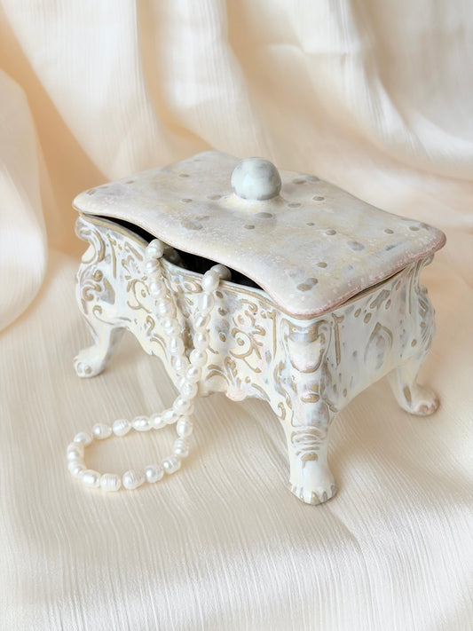 Szkatułka ceramiczna biała perłowa