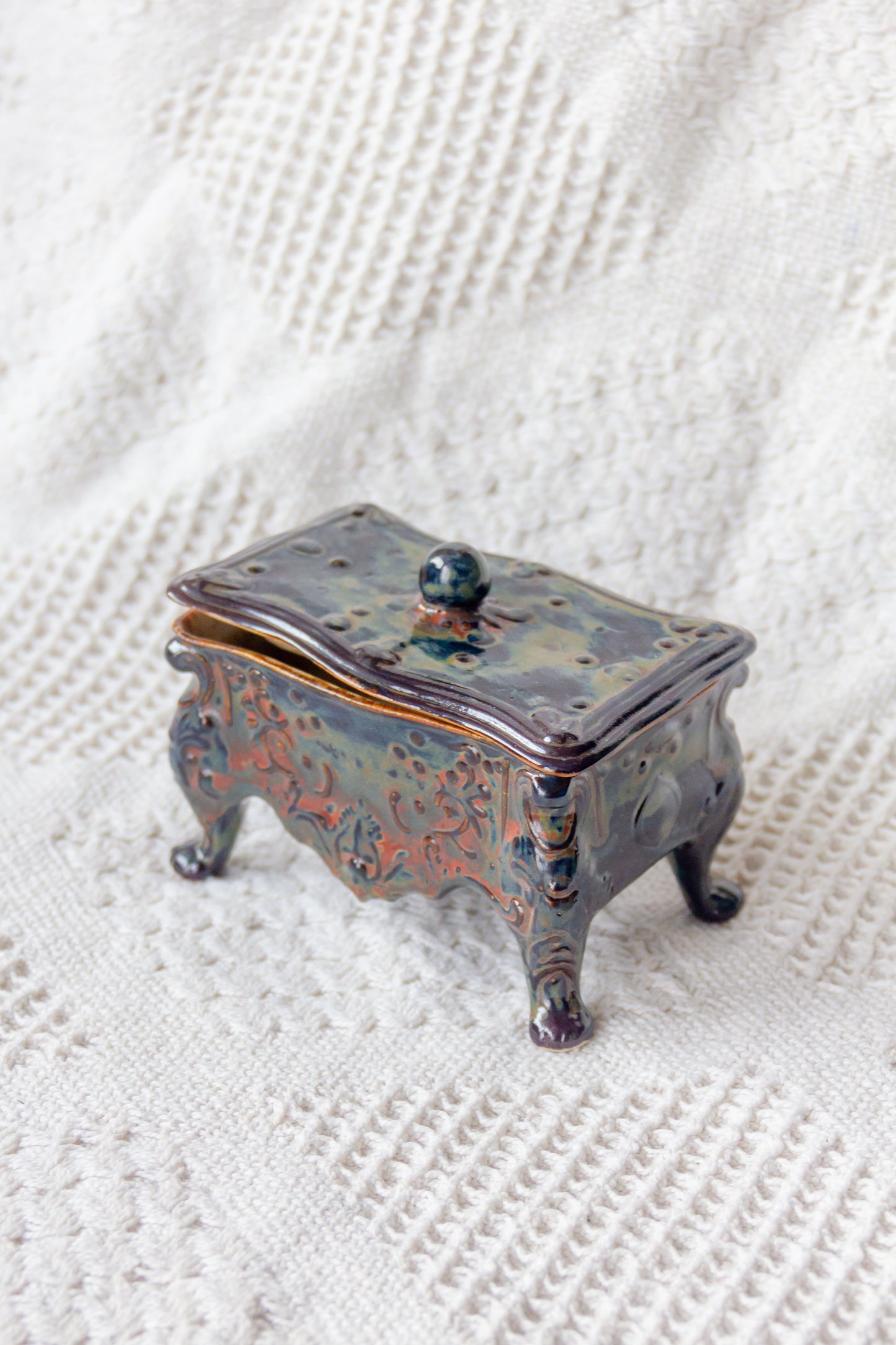 Szkatułka ceramiczna brązowo-beżowa