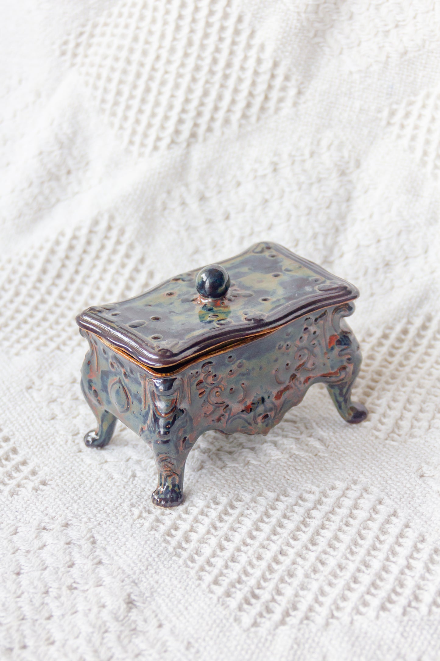 Szkatułka ceramiczna brązowo-beżowa