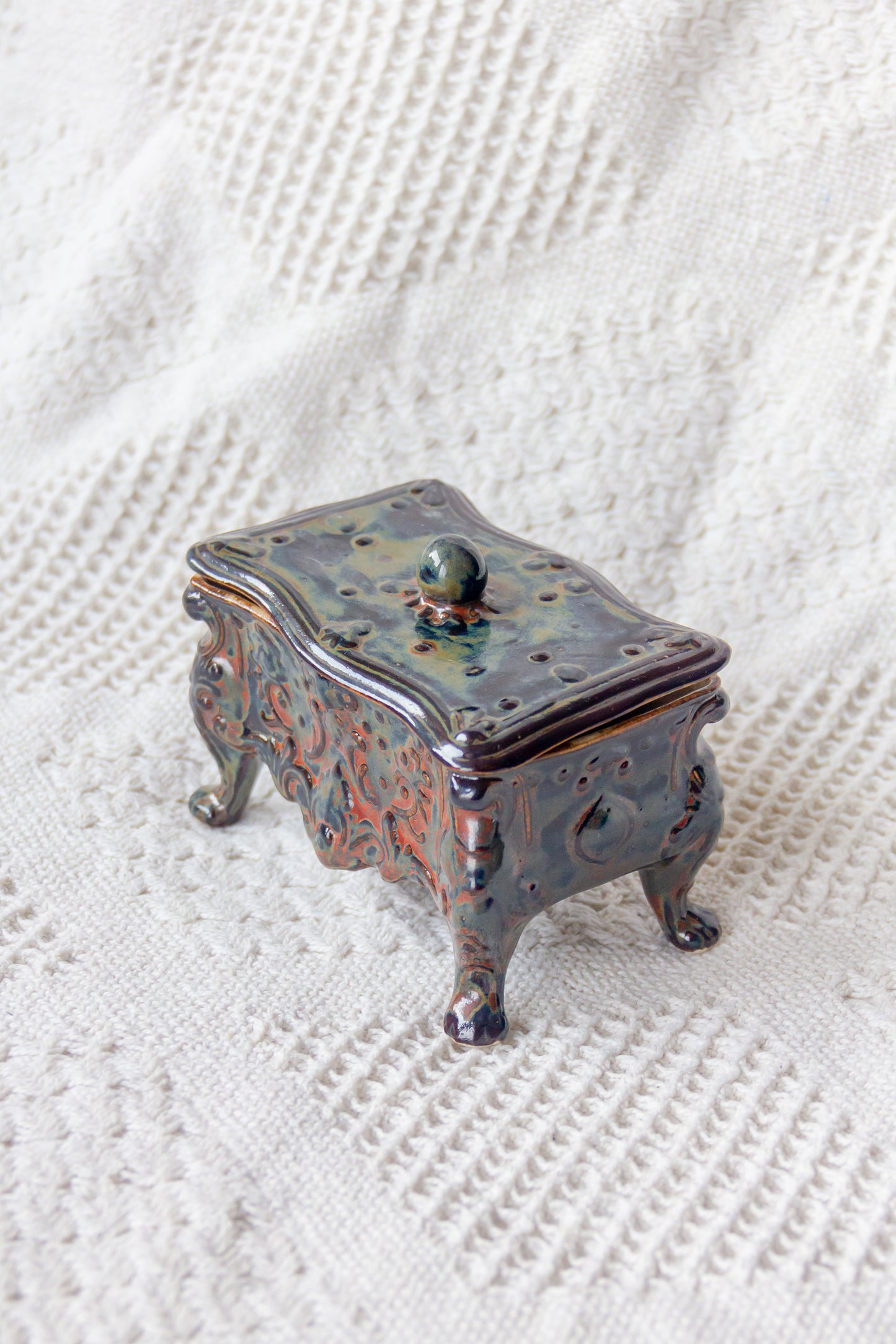 Szkatułka ceramiczna brązowo-beżowa