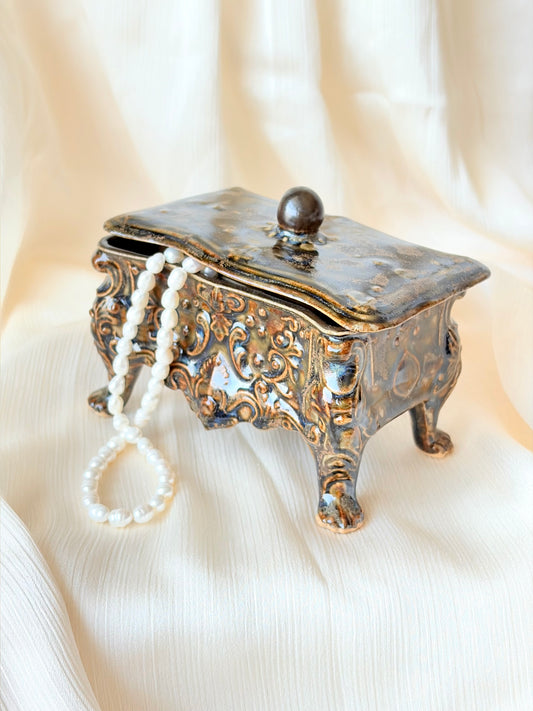 Szkatułka ceramiczna brązowa