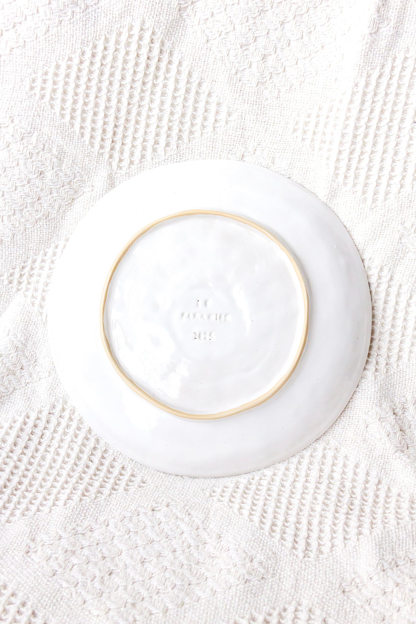 Talerz ceramiczny „Źrenica” biało-brązowy