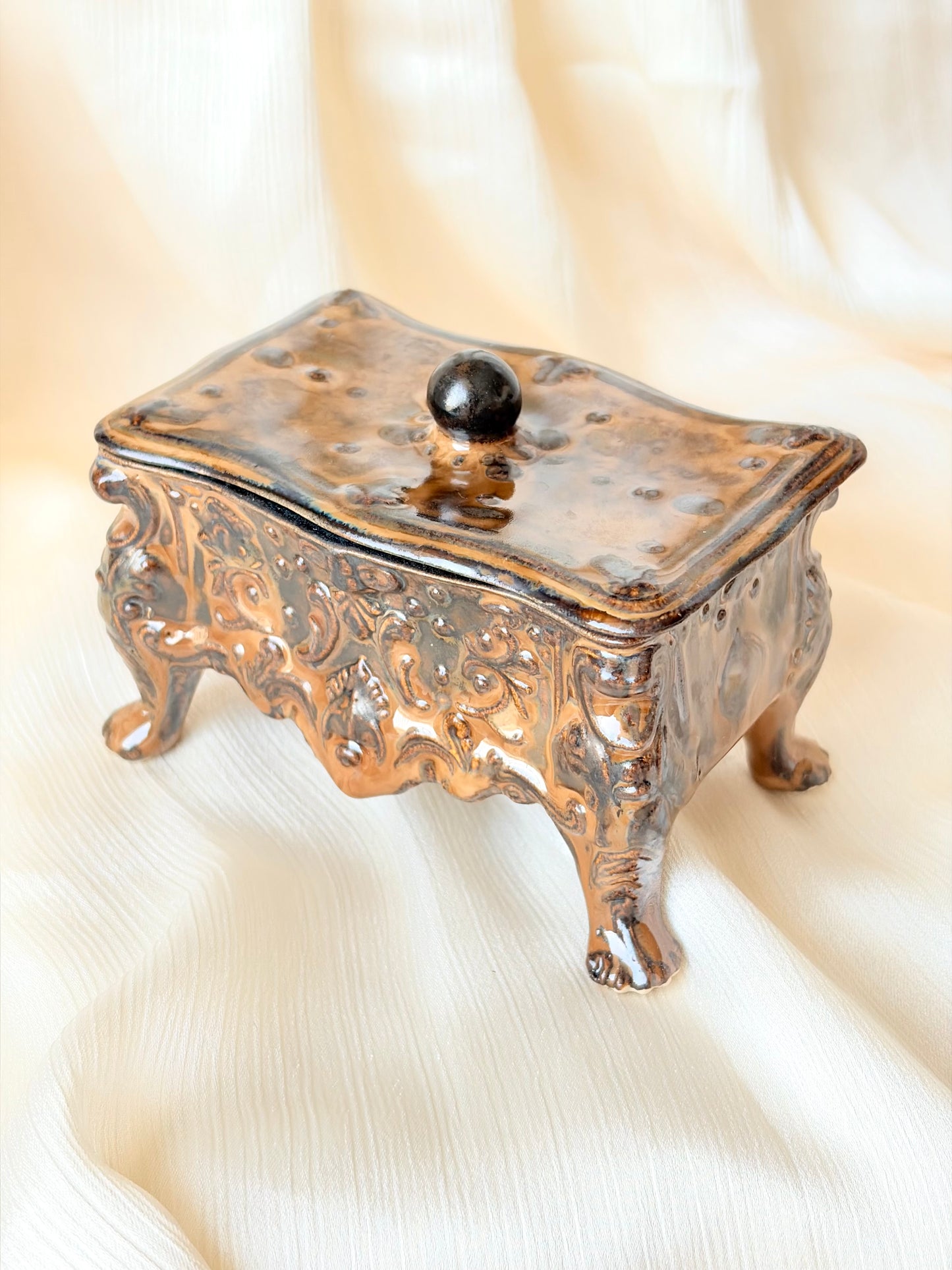 Szkatułka ceramiczna brązowa