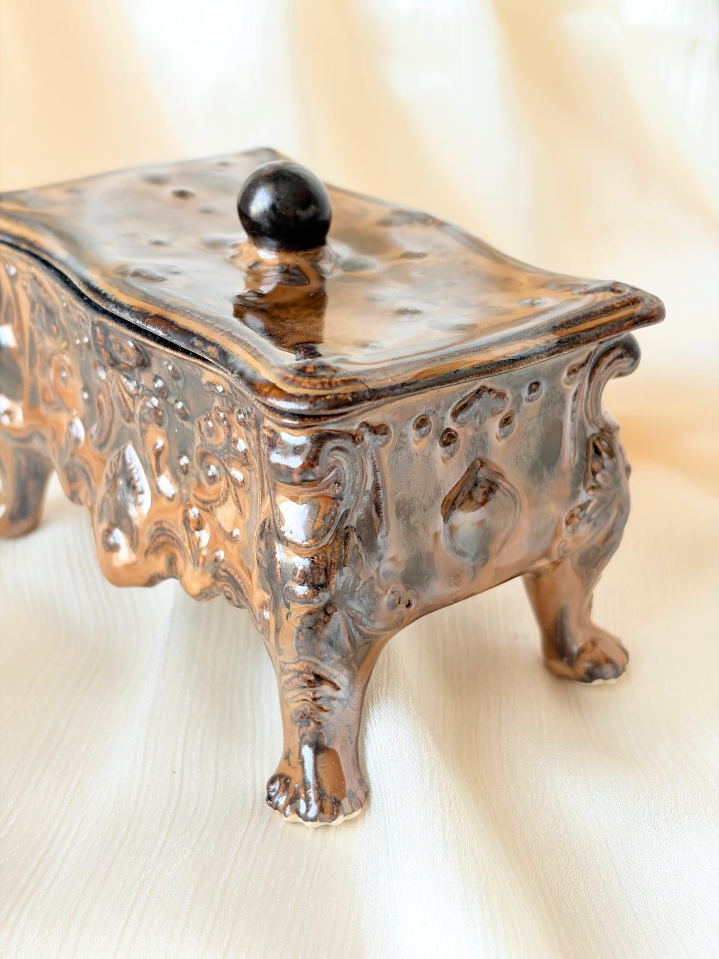 Szkatułka ceramiczna brązowa