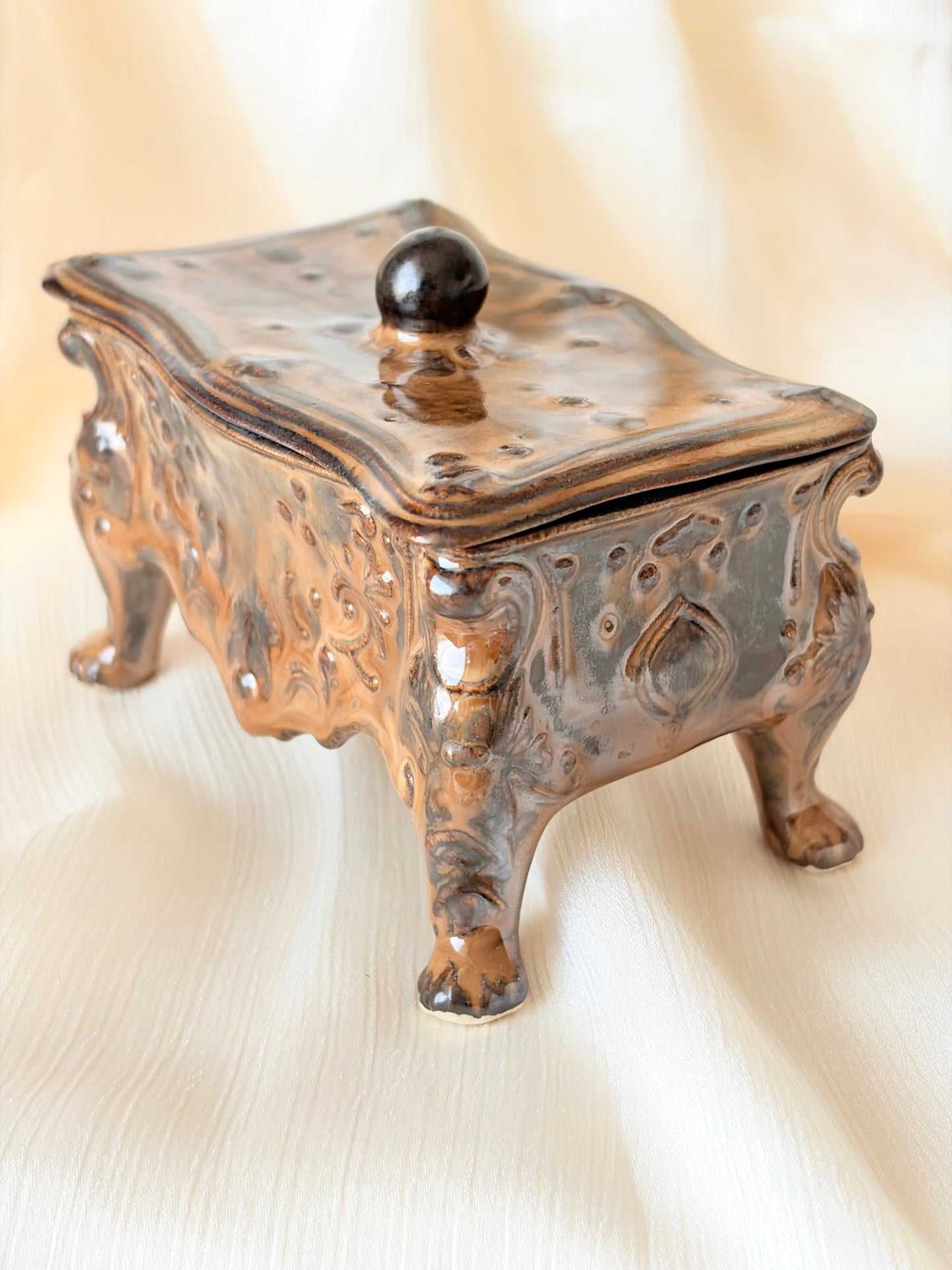 Szkatułka ceramiczna brązowa