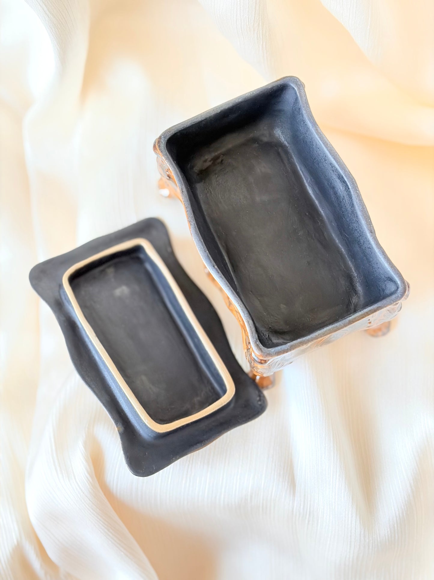 Szkatułka ceramiczna brązowa