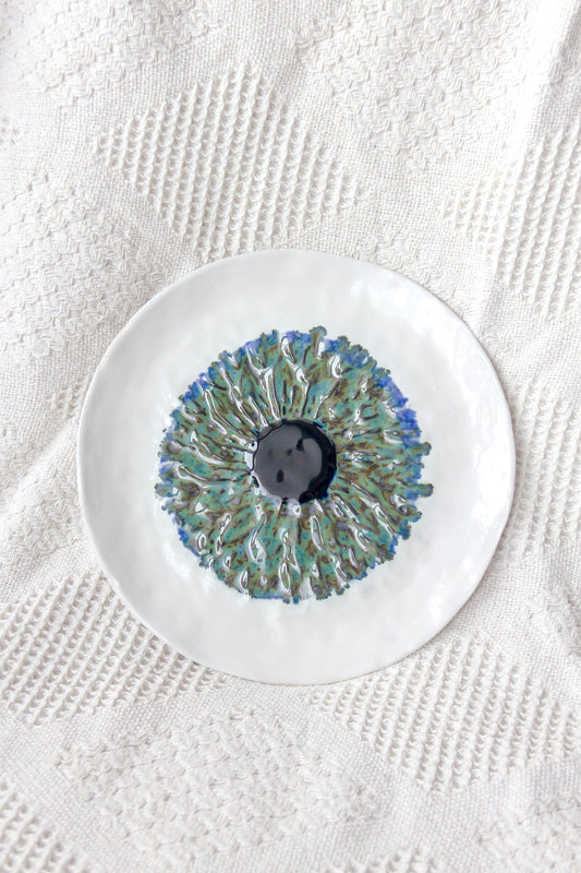 Talerz ceramiczny „Źrenica” biało-zielony