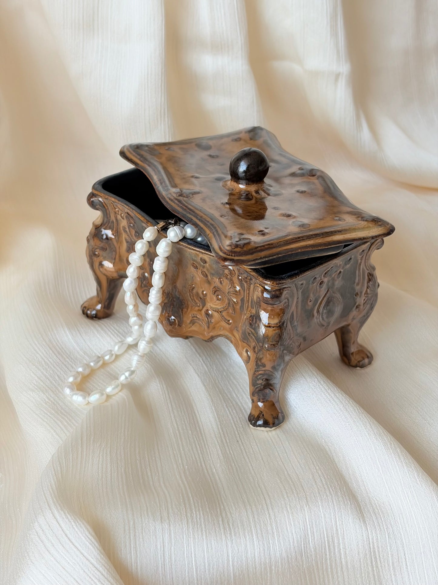 Szkatułka ceramiczna brązowa