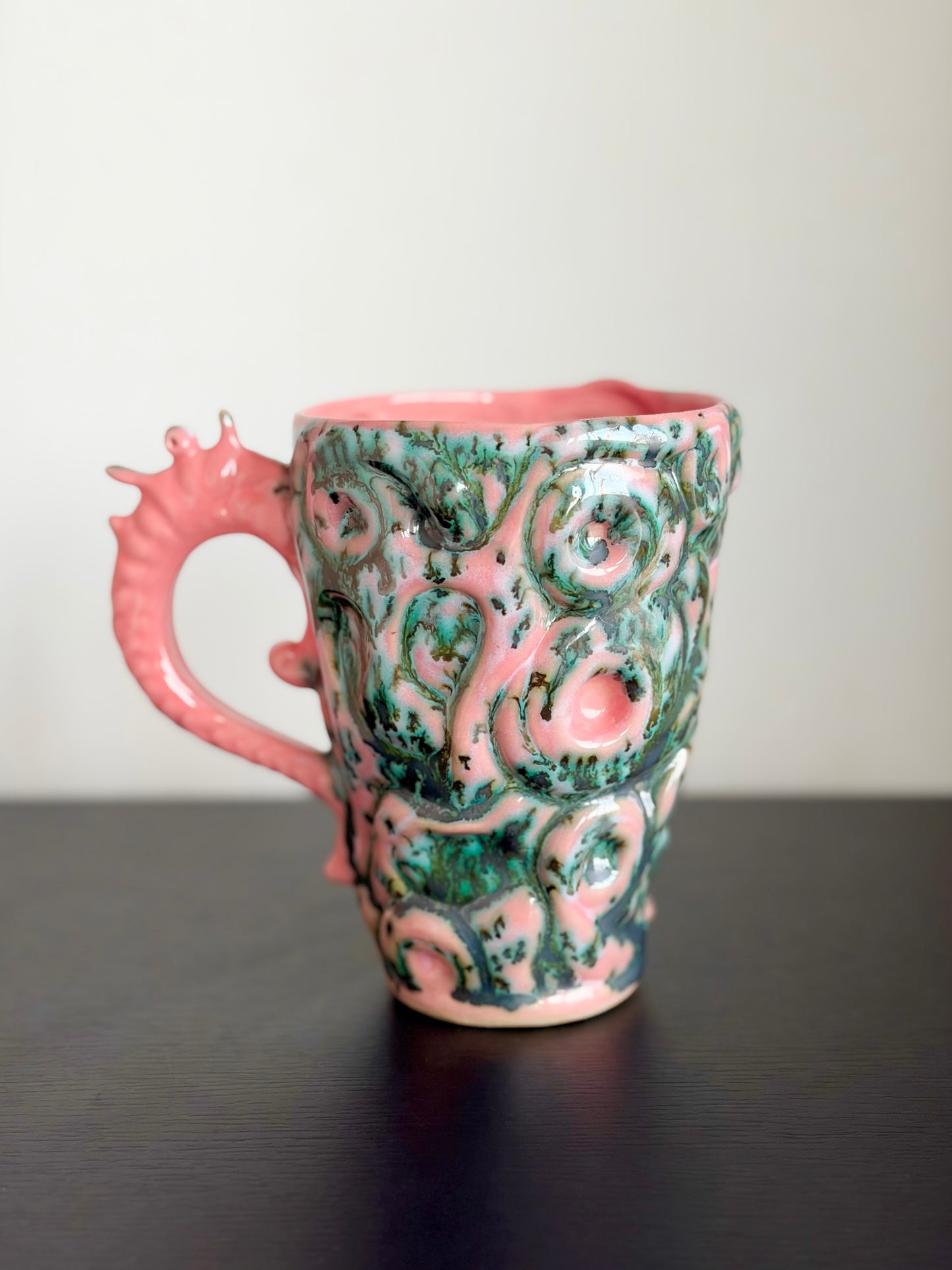 Kubek ceramiczny „Twist” różowo-zielony