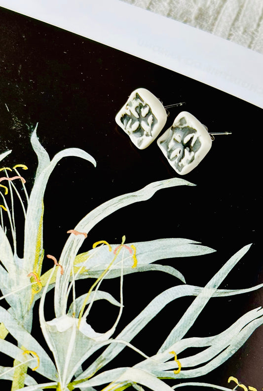 Collier amphore blanche pour huiles essentielles